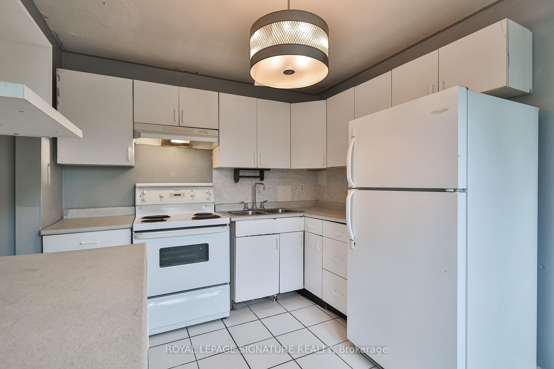 178 Angelene Street photo 23