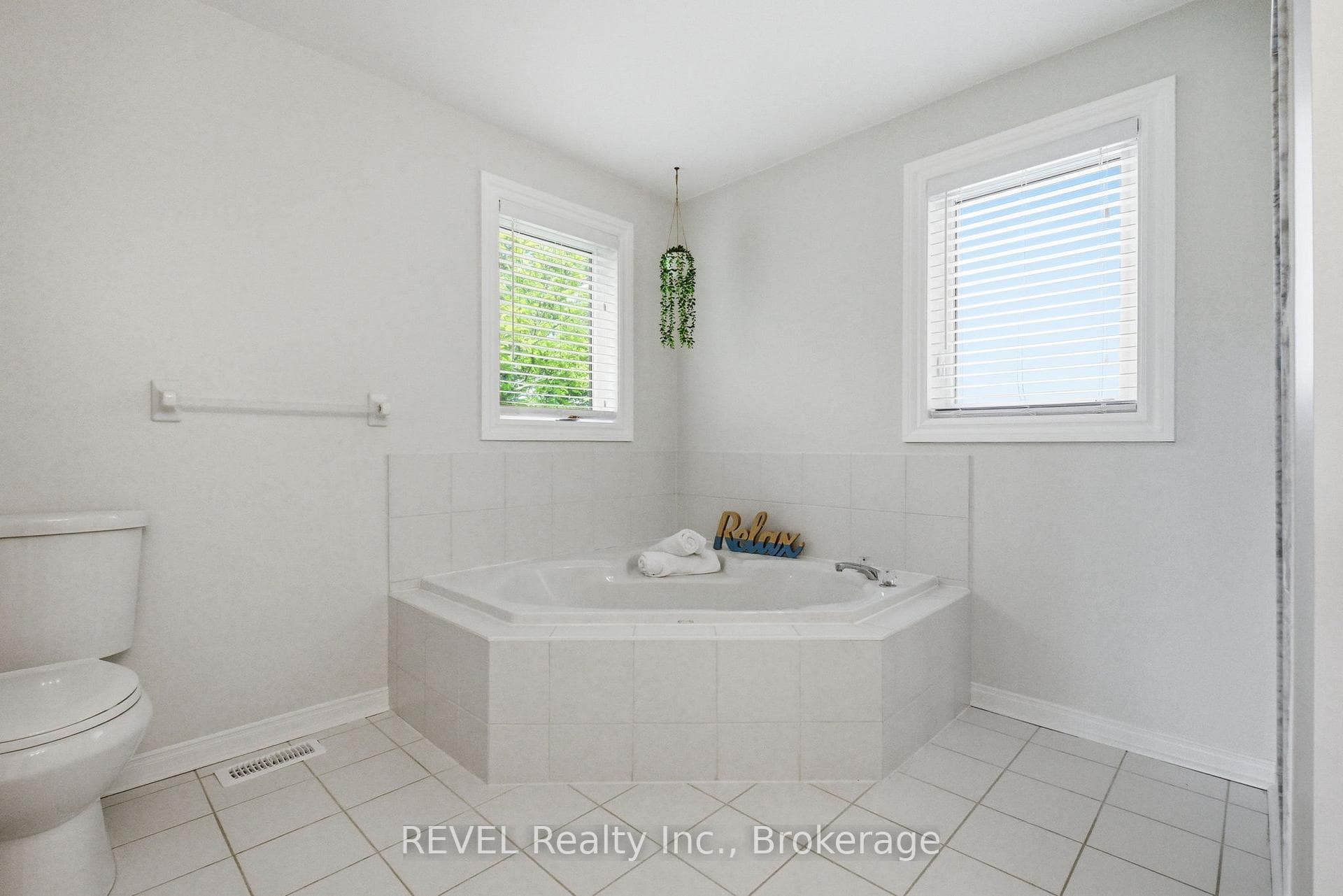 150 Fallingbrook Street photo 20