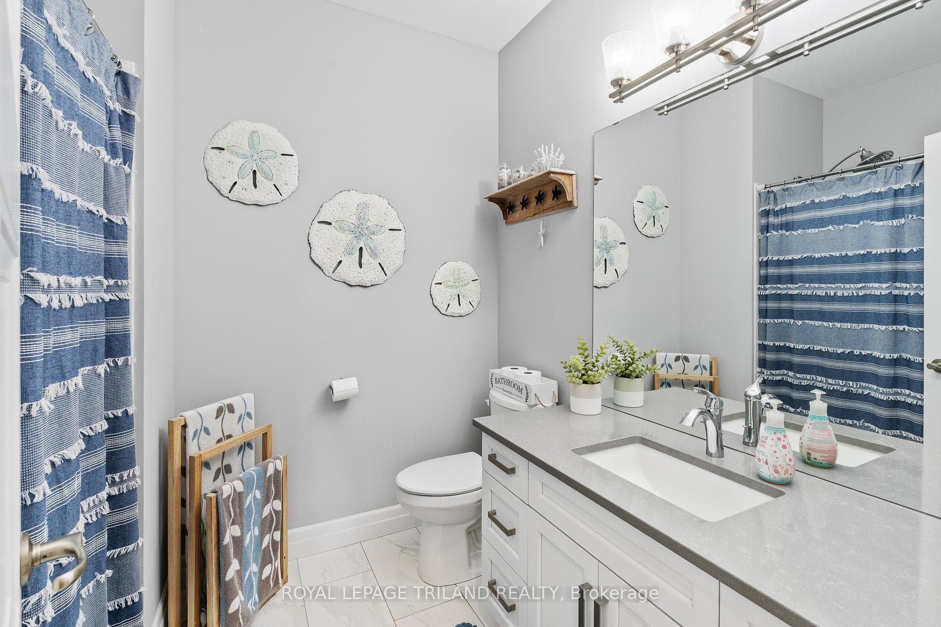 160 Elizabeth Street photo 9