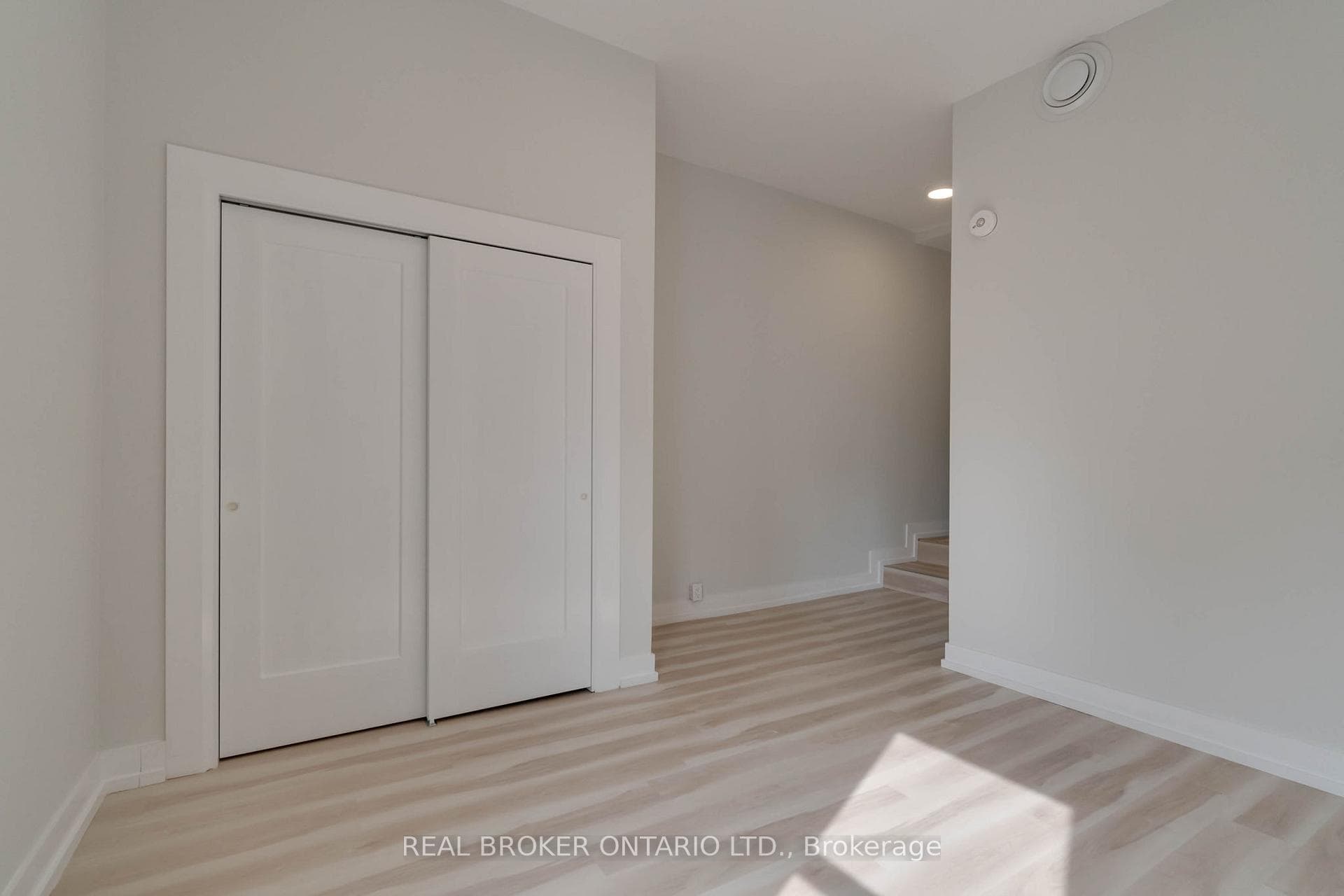 19 Grange Avenue photo 13