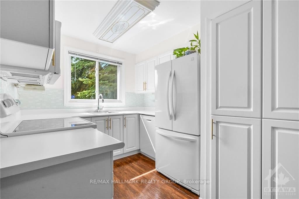 260 BRITTANY Drive Unit 103 photo 6