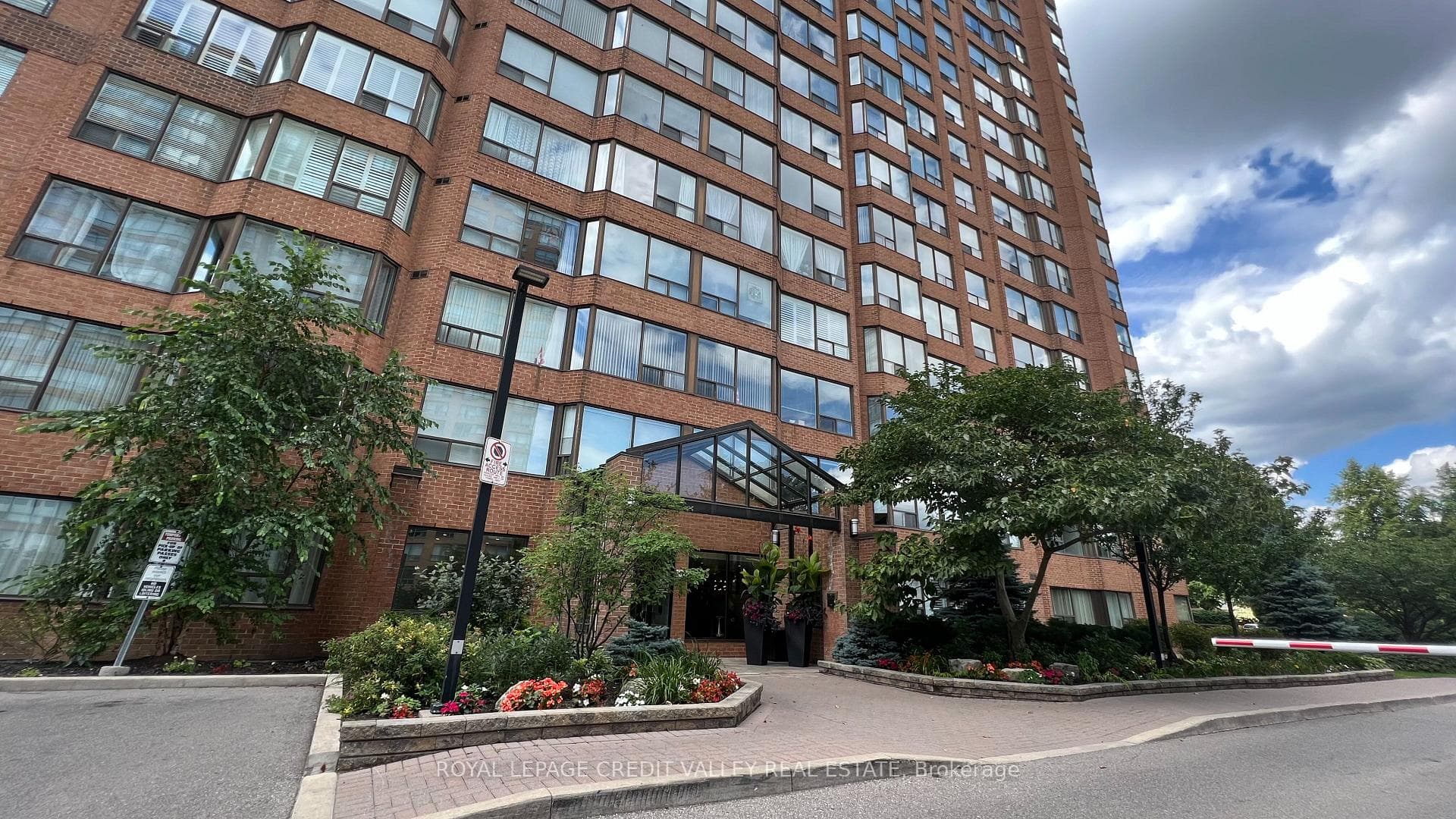 1270 Maple Crossing Boulevard Unit 704 photo 2
