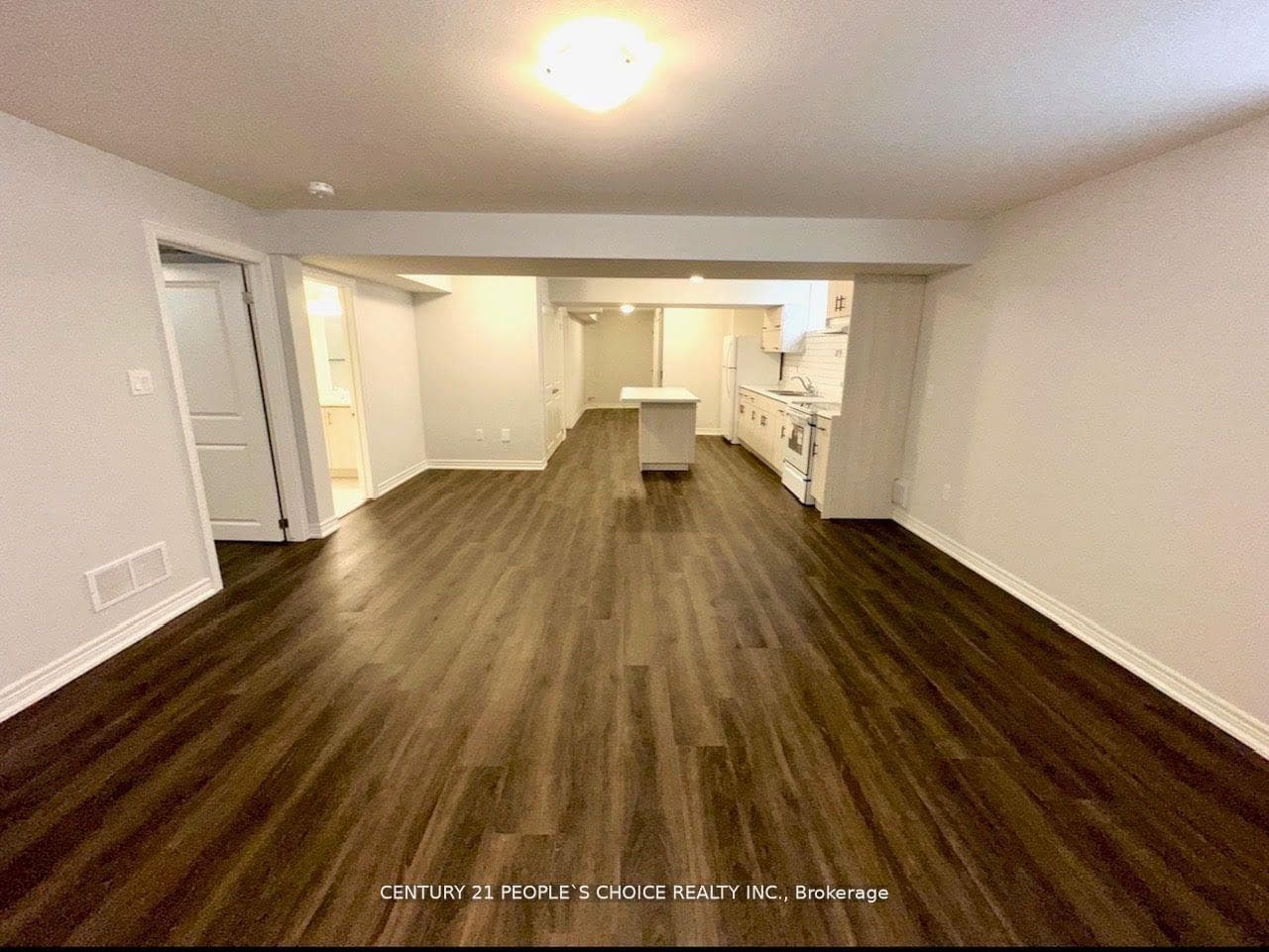 34 Swan Avenue photo 32