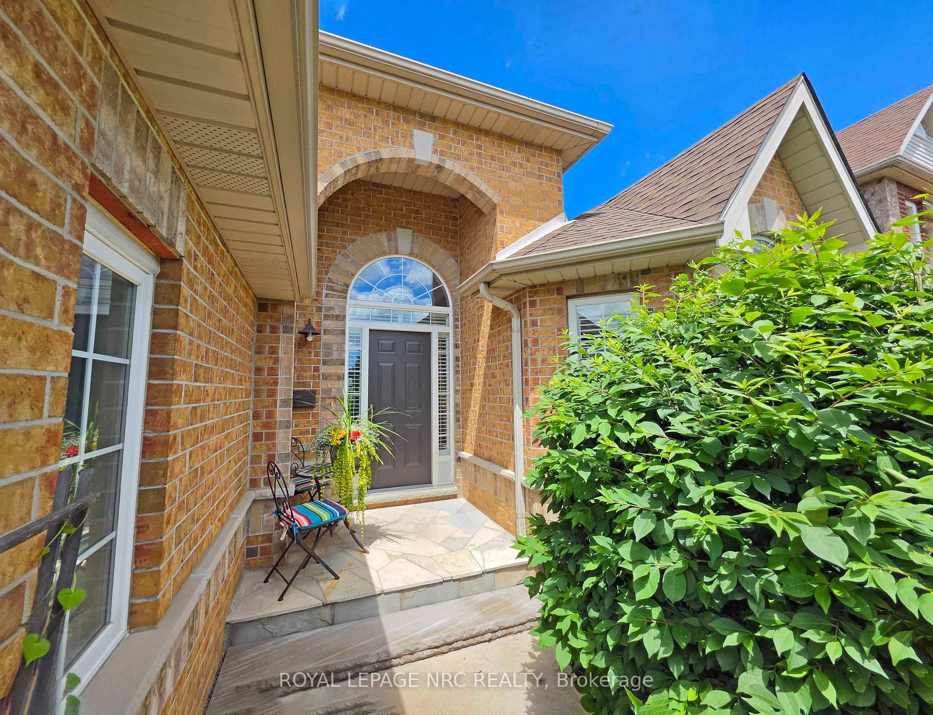 65 MCCAFFERY Crescent photo 5