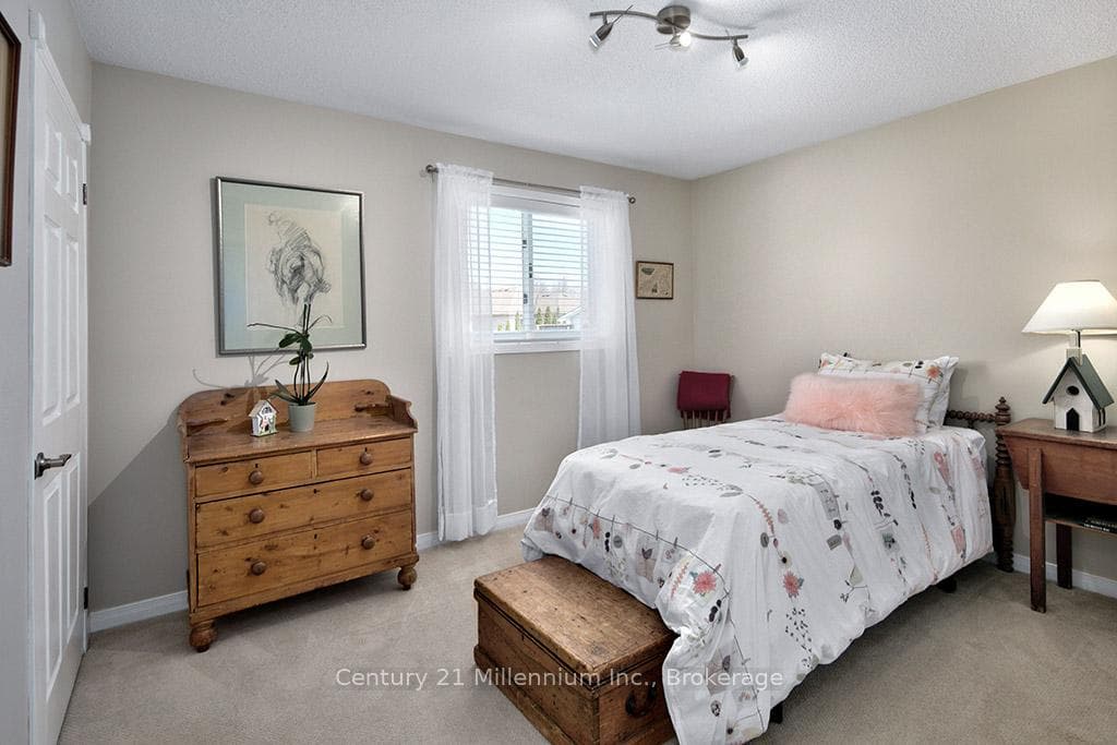 5 Reid Crescent photo 26