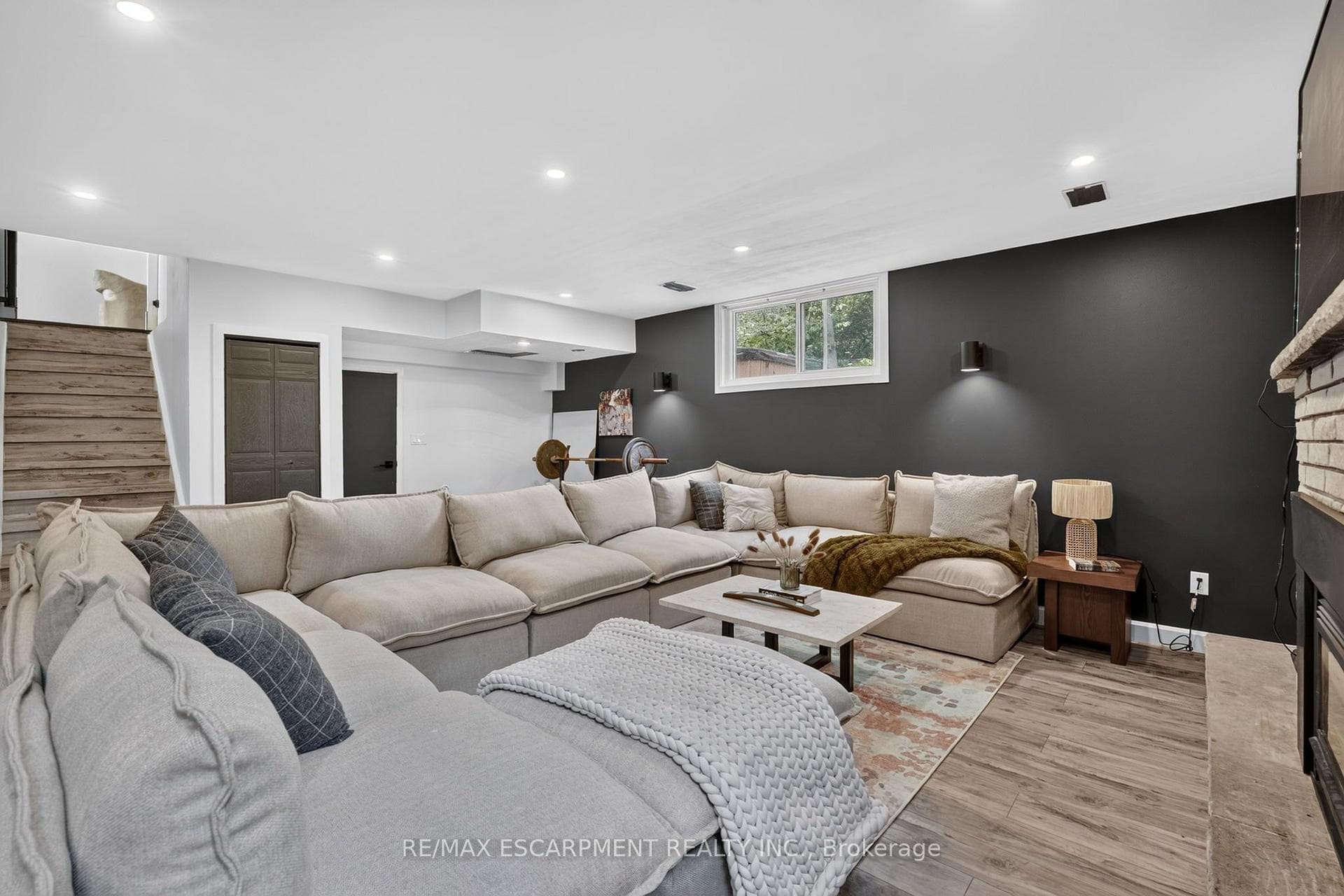9 Leslie Drive photo 36