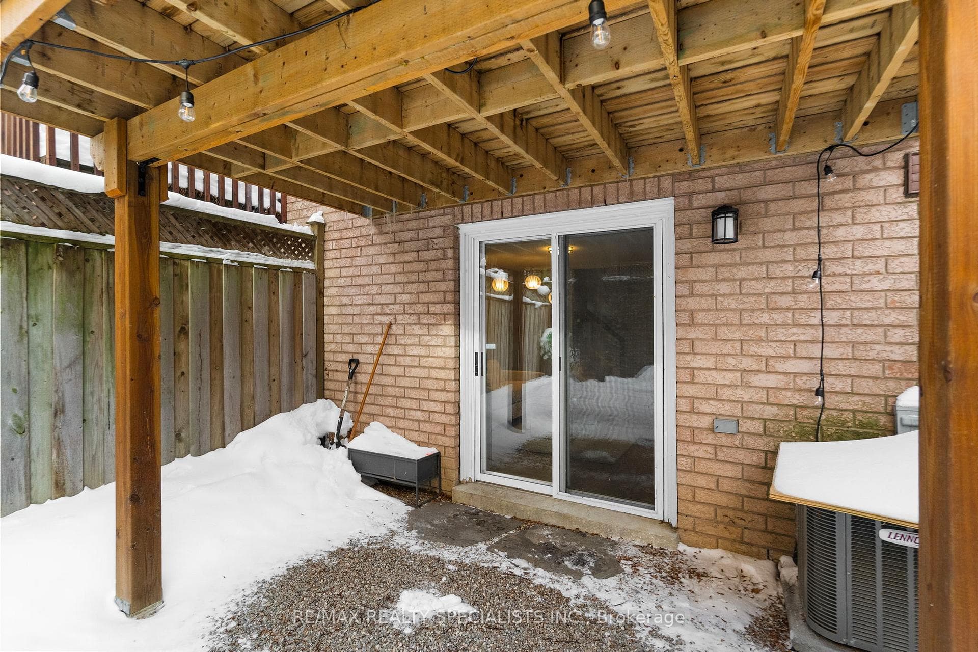 8 Bluewater Court photo 41