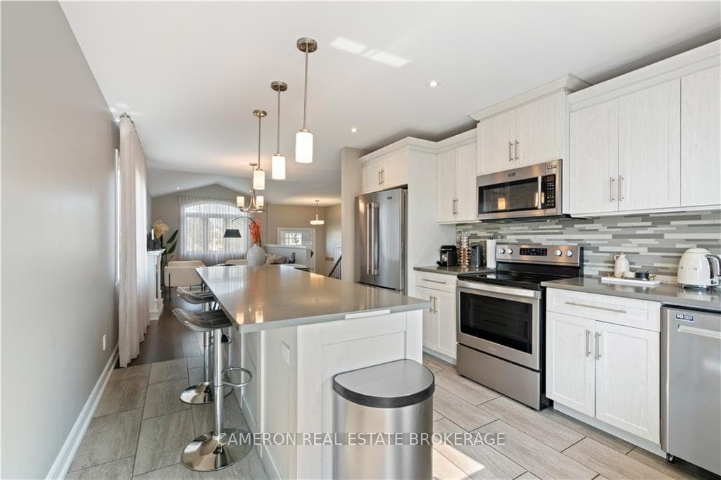 120 EMILY JADE Crescent photo 12