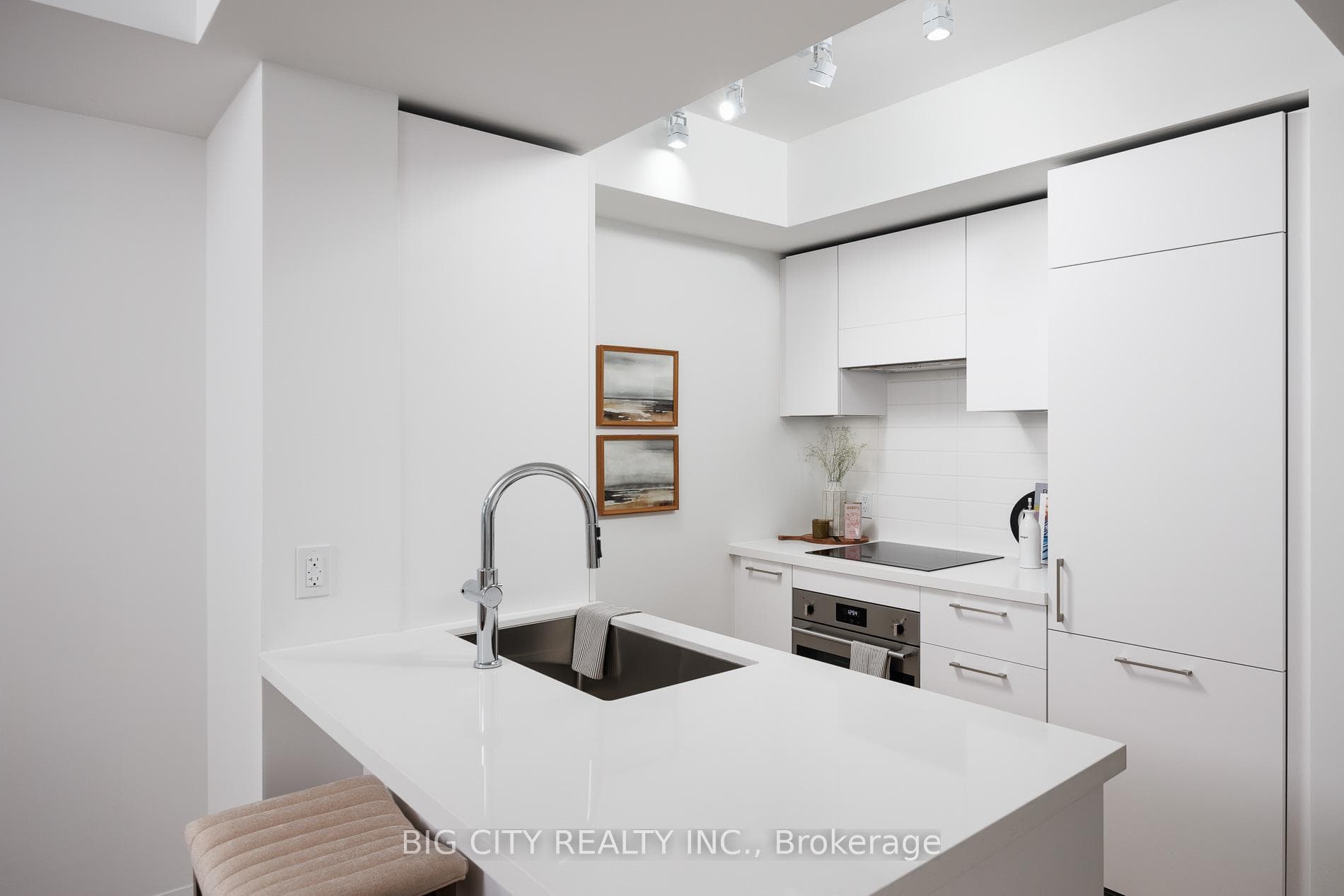 36 Brentcliffe Road Unit 803 photo 4