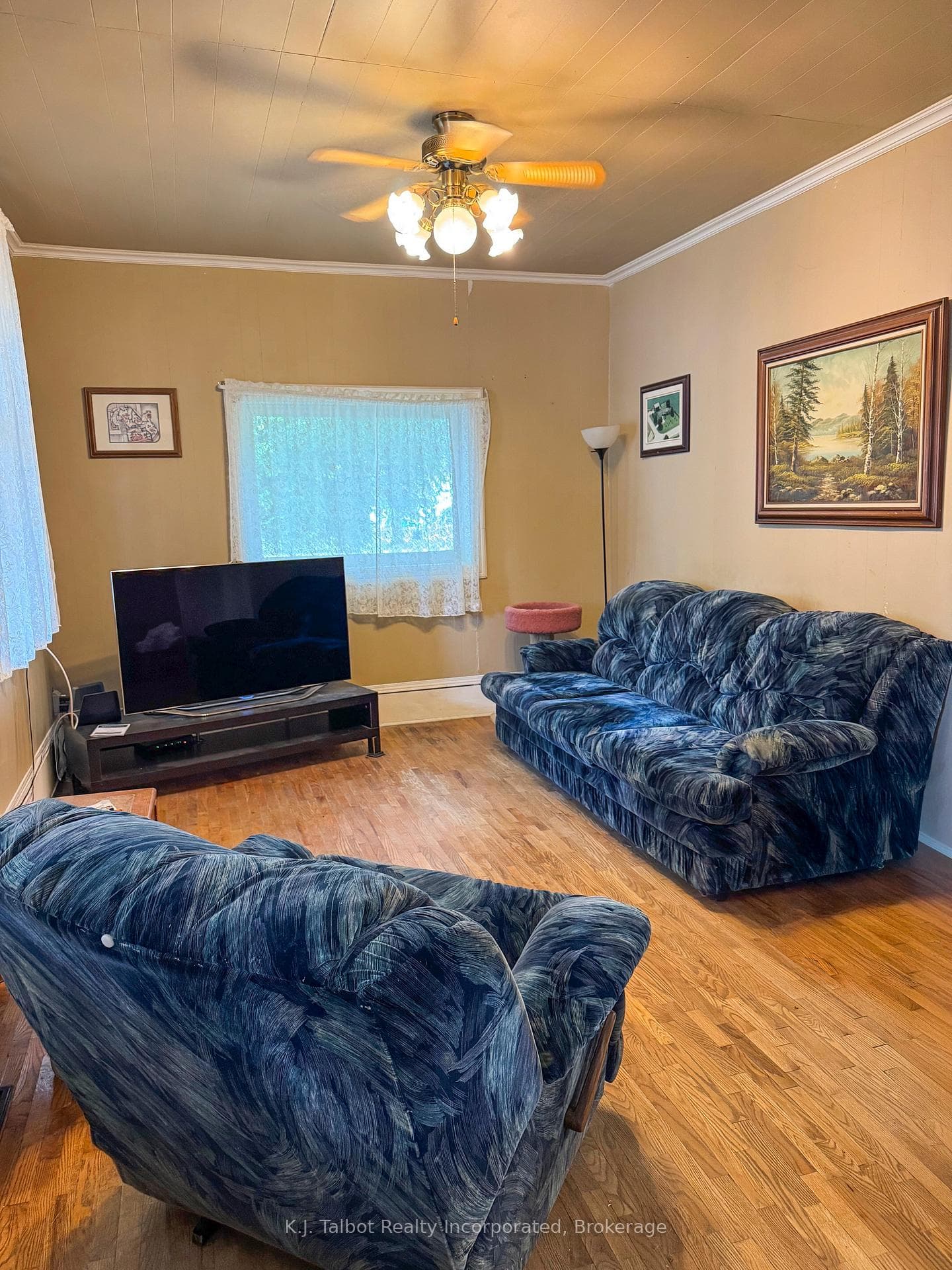 600 Fishleigh Street photo 5