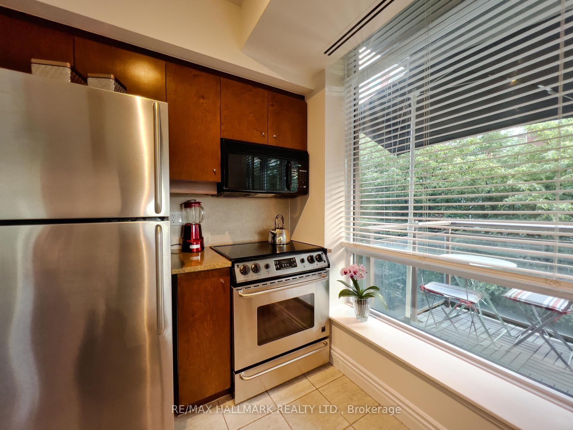500 Queens Quay Unit 410W photo 9