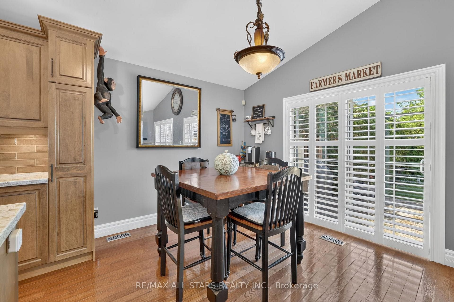 38 Evelyn Avenue photo 6