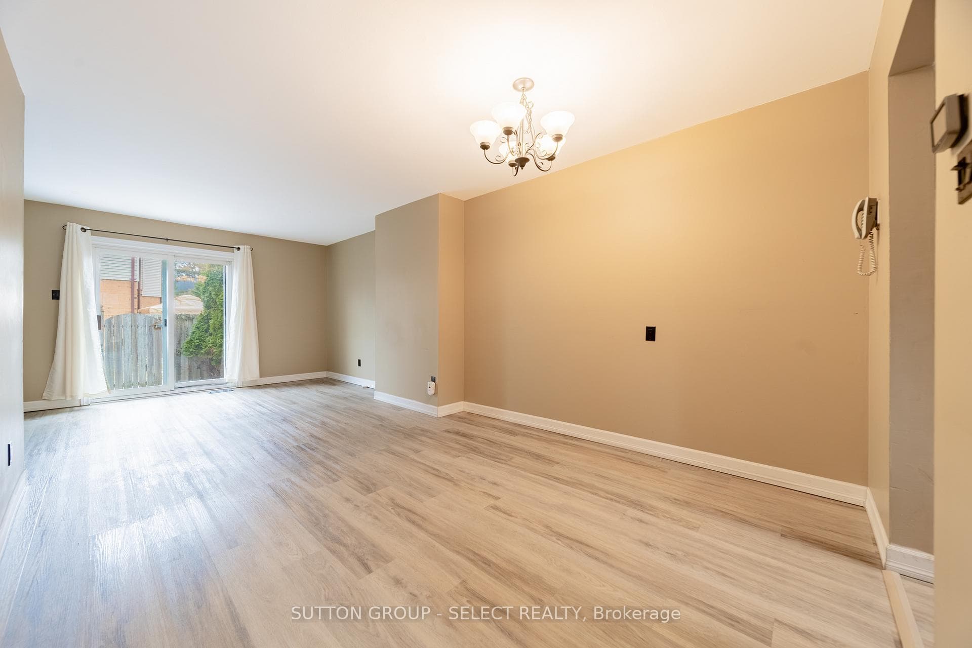Main level LVP in 2022