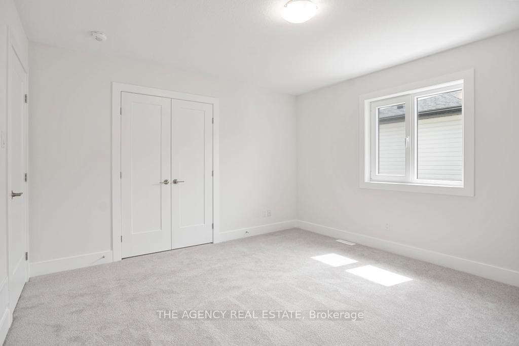 19 Poole Crescent photo 9