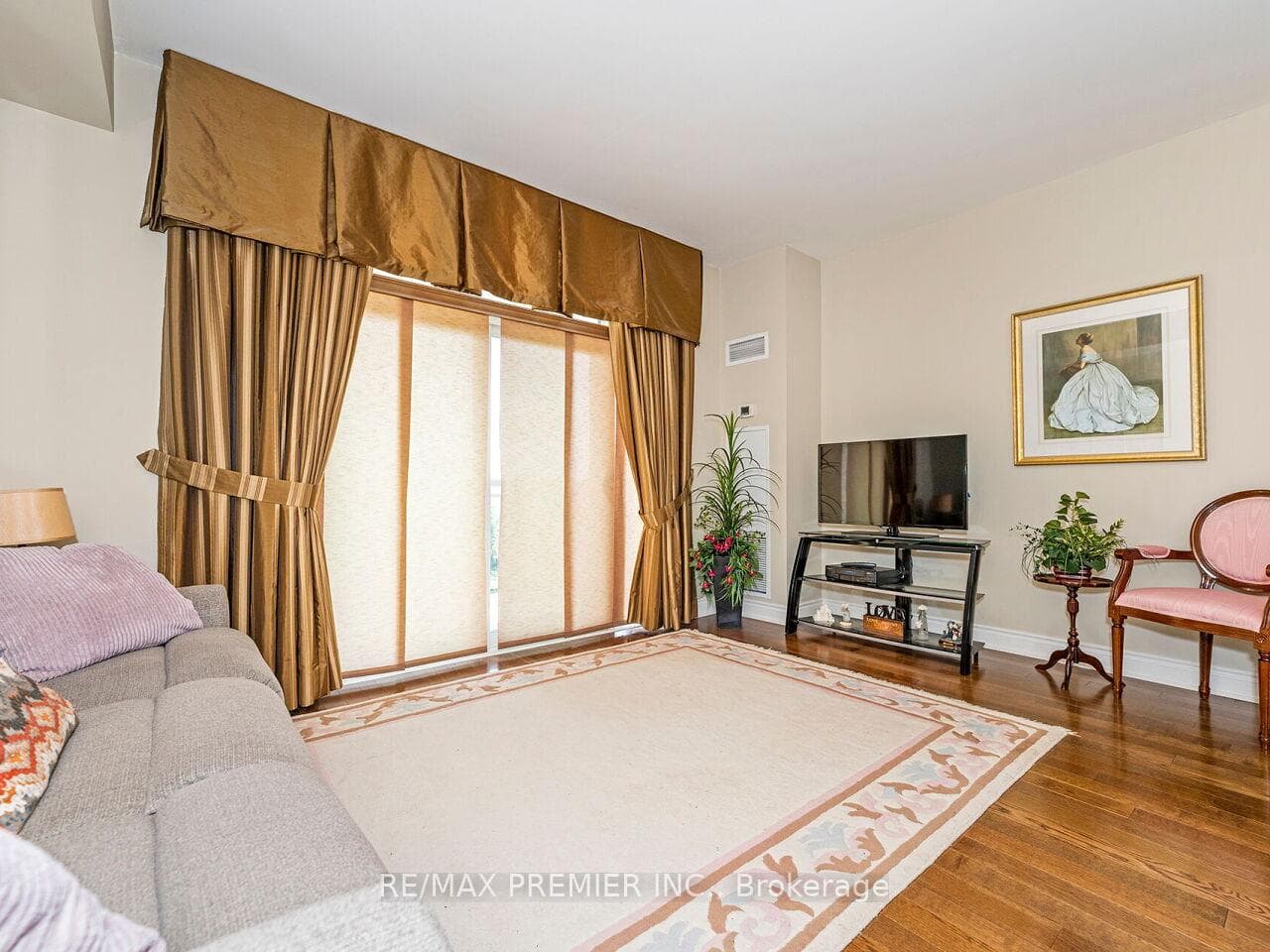 10211 Keele Street Unit 302 photo 19