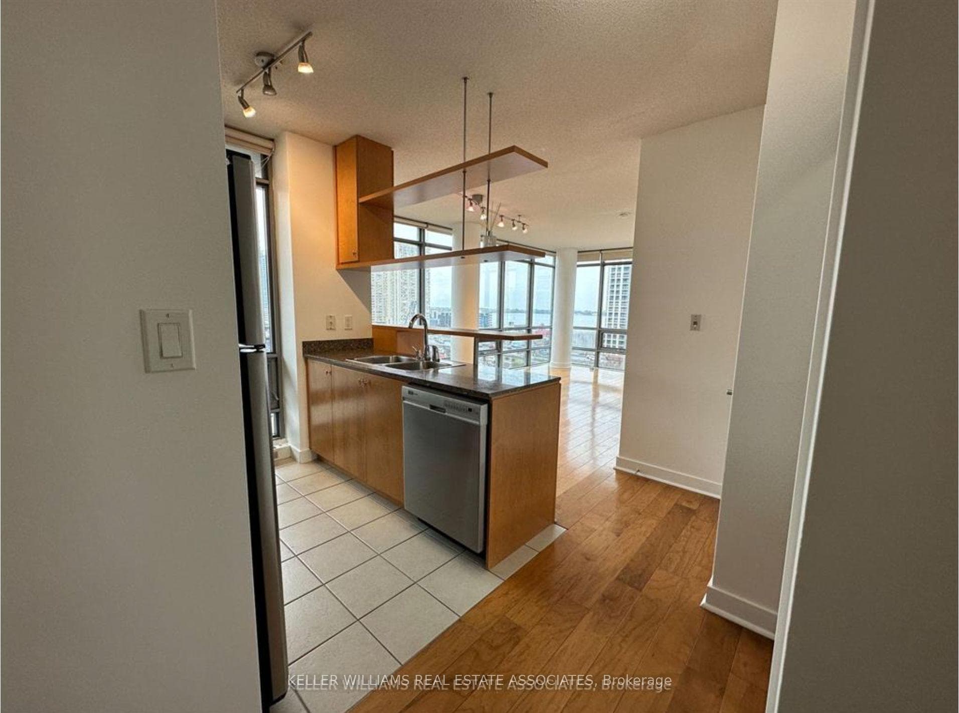 3 Navy Wharf Court Unit 1009 photo 2