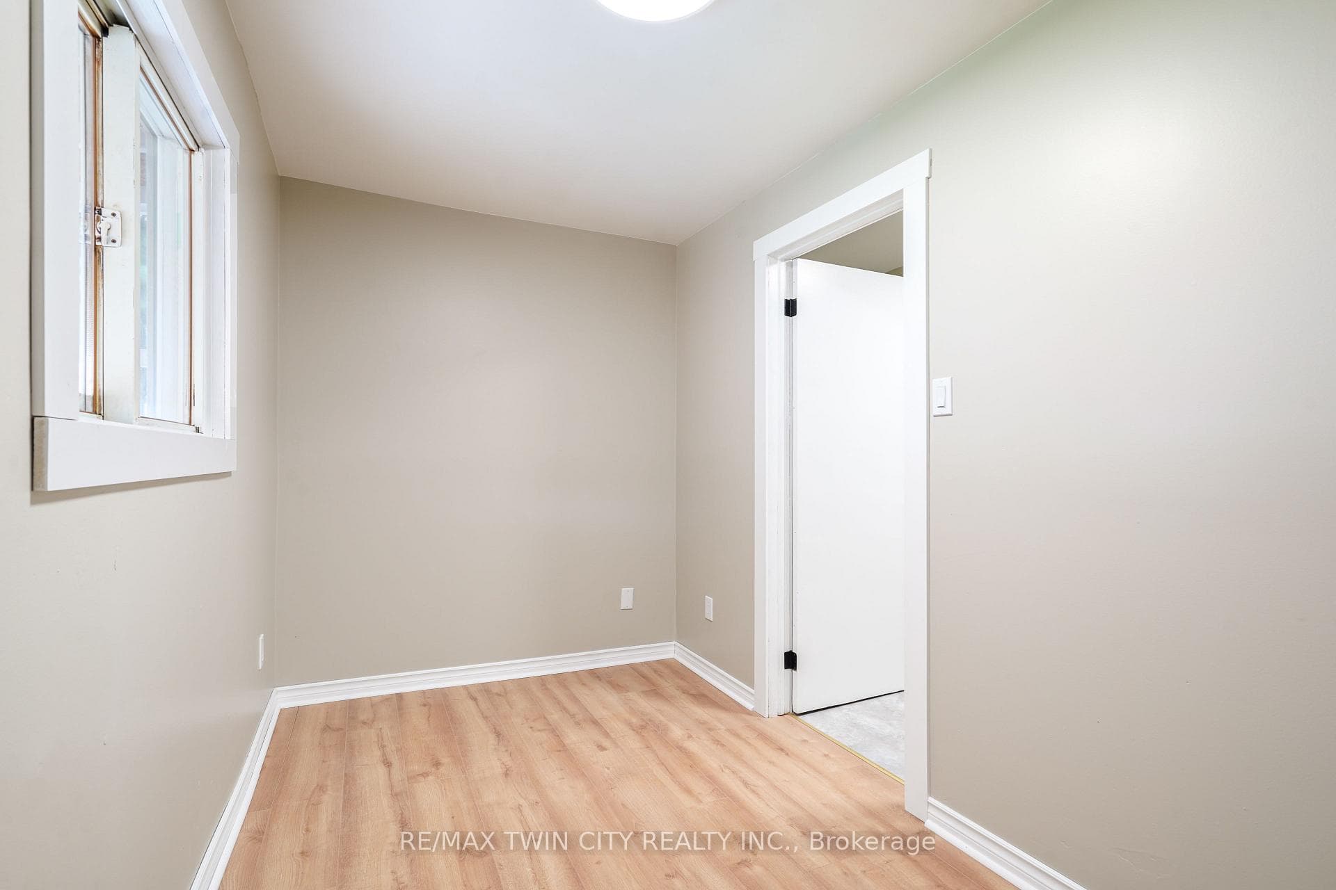 198 Sheridan Street photo 19