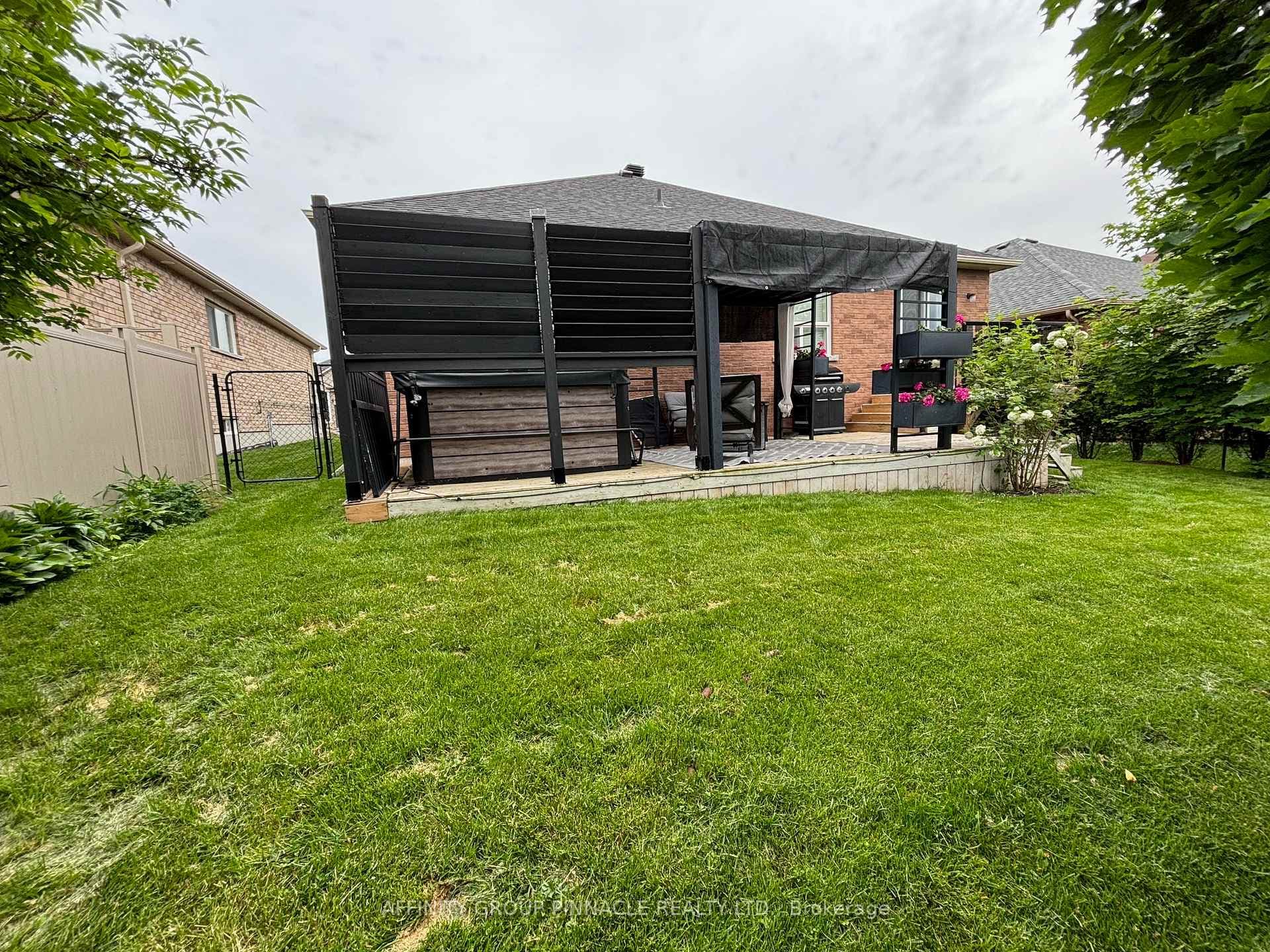 4 Horton Place photo 37