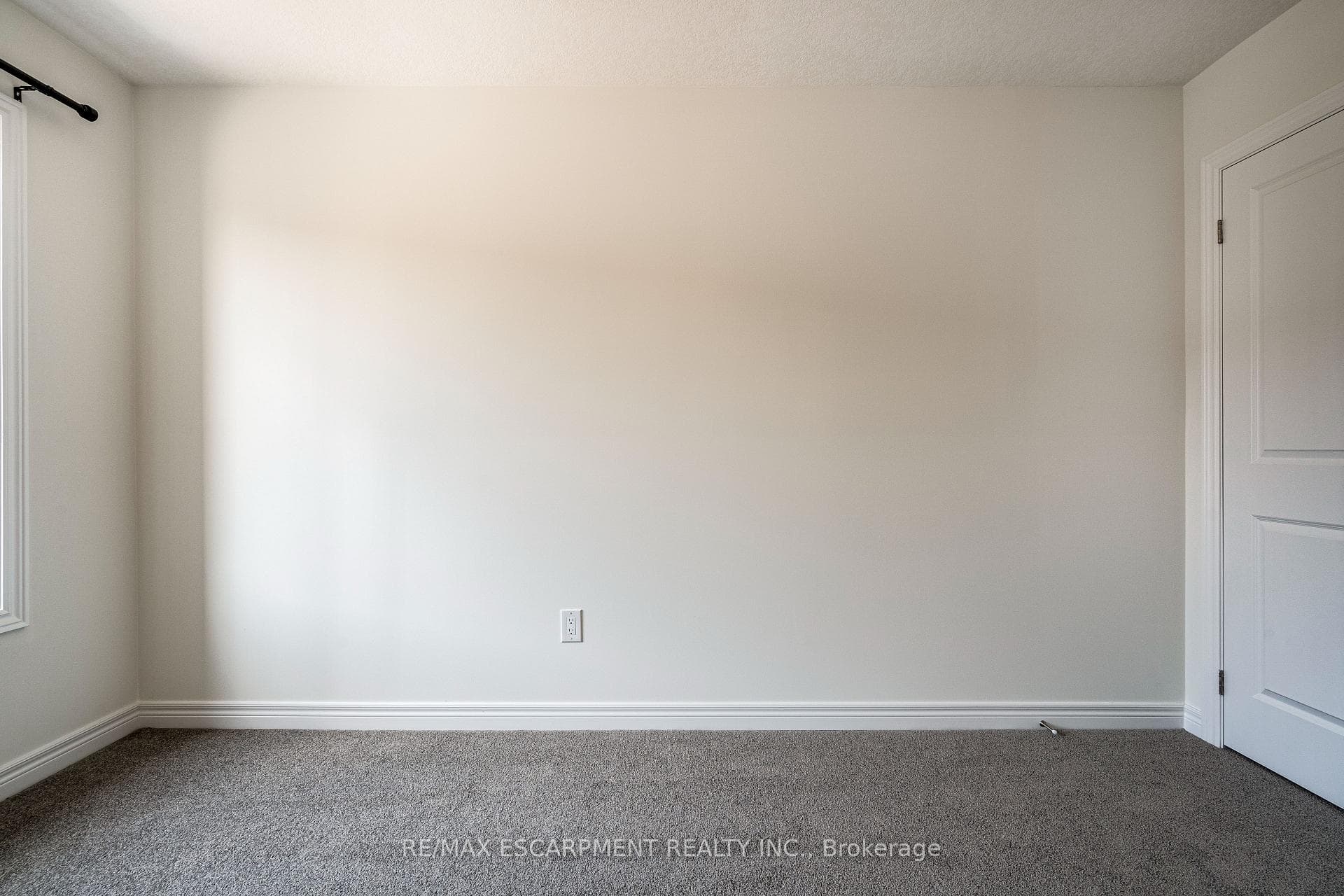 10 Dryden Lane photo 32