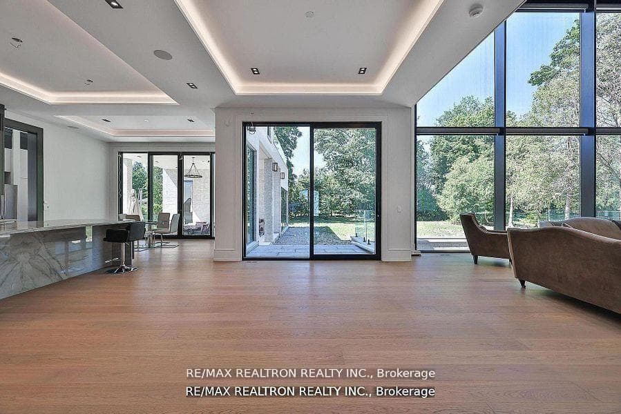 Main Hallway - View into Kitchen & Family Room