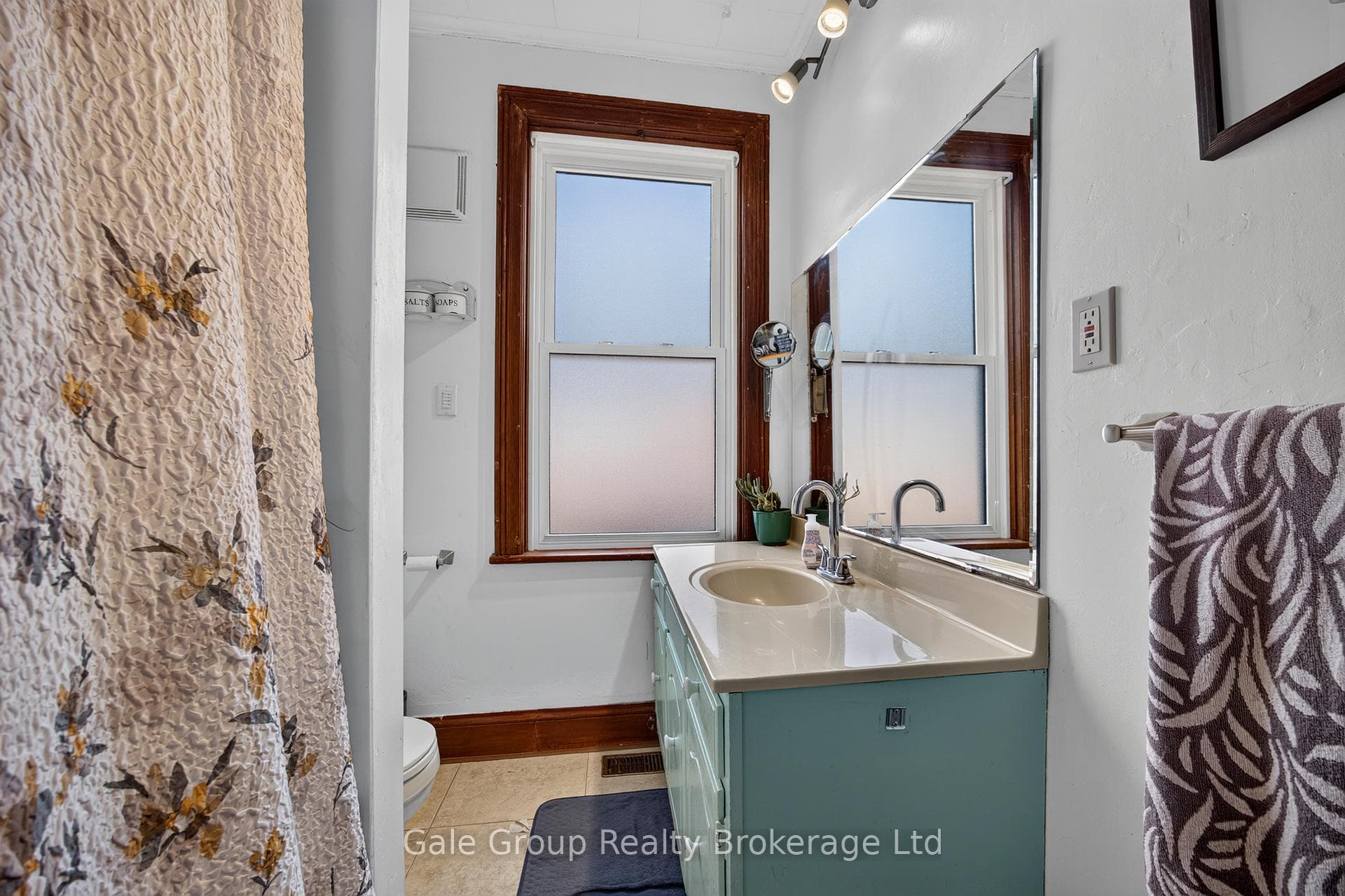 445 Vincent Street photo 15
