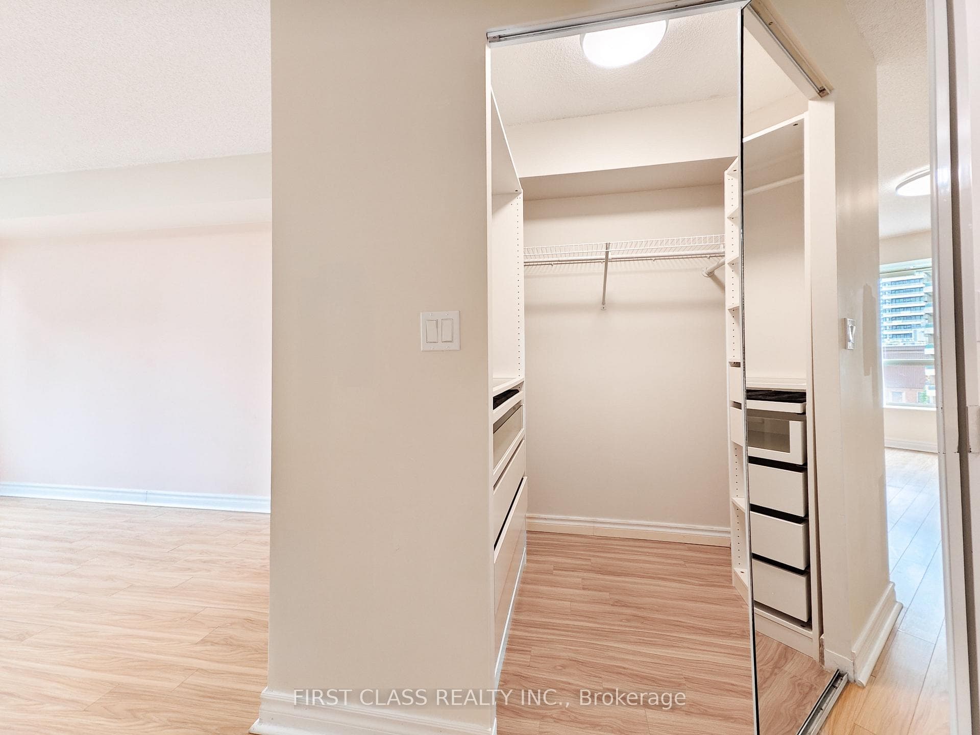 8 Pemberton Avenue Unit 606 photo 13