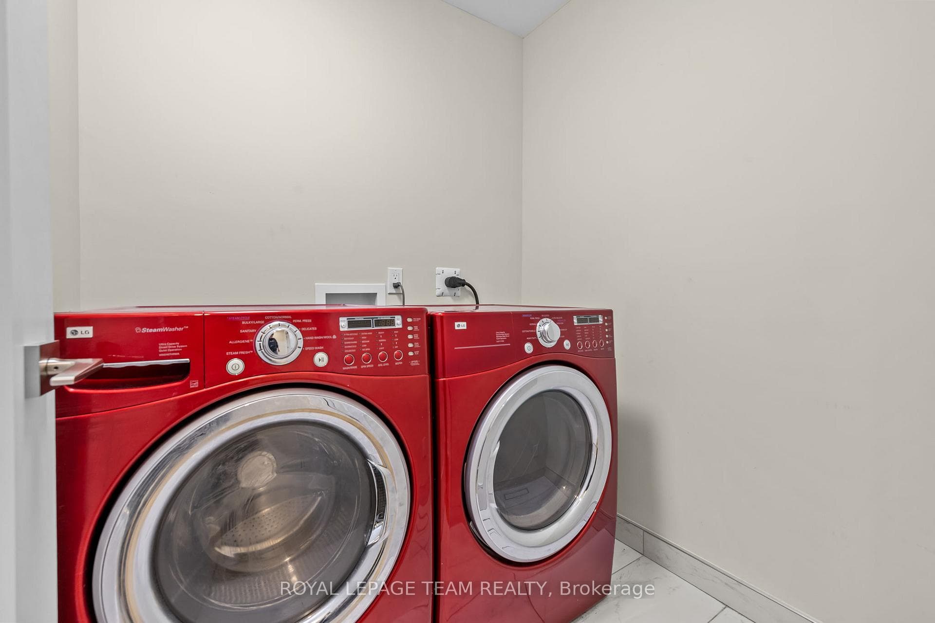 498 Wentworth Avenue photo 33