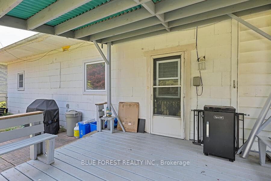 221 Nancy Street photo 6