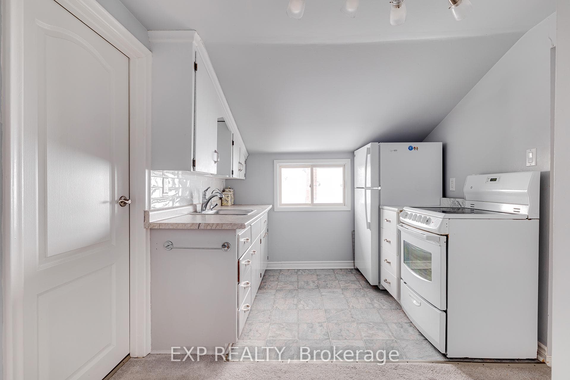 77 Borden Avenue photo 34