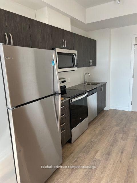 10 Meadowglen Place Unit 410 photo 3