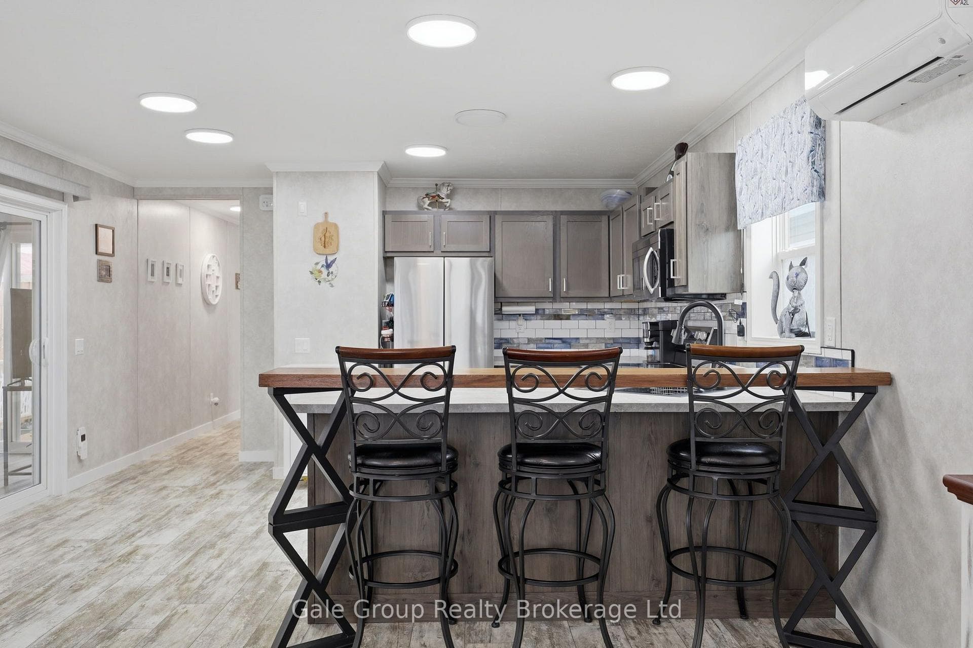 99 Fourth Conc Road Unit 606 photo 20