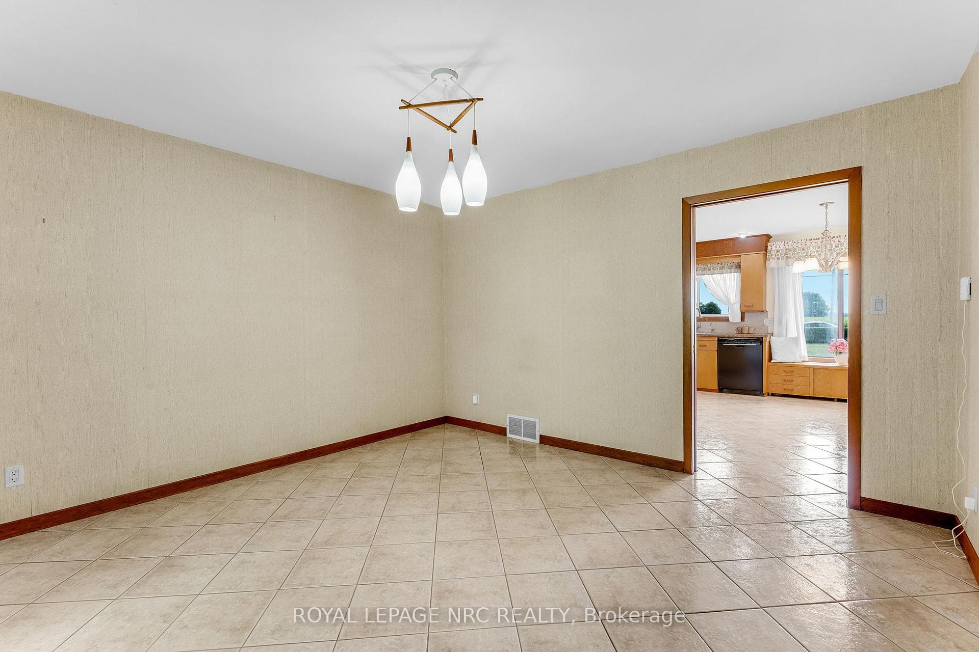 Dining room.