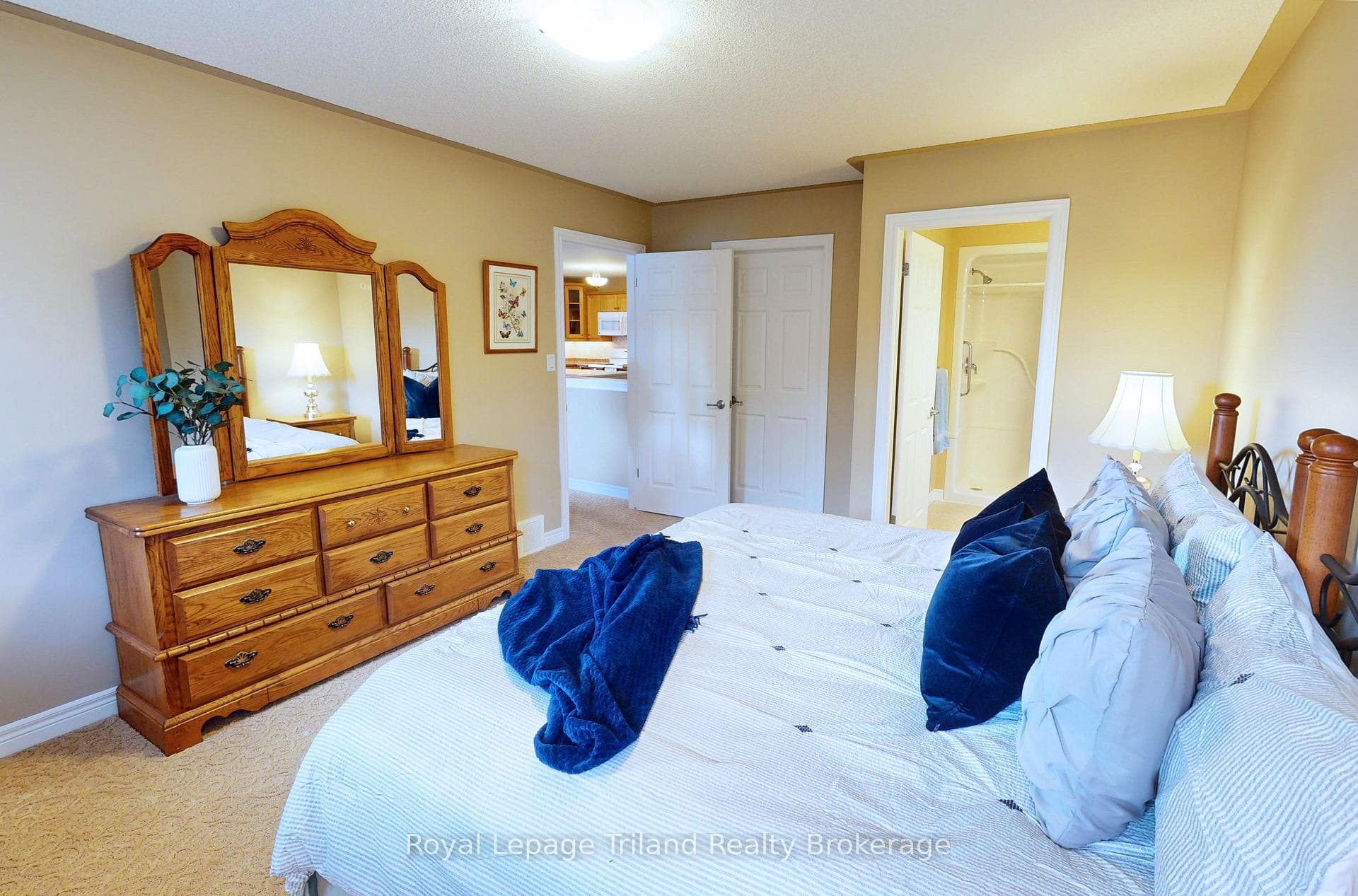 23 Hogarth Drive photo 18