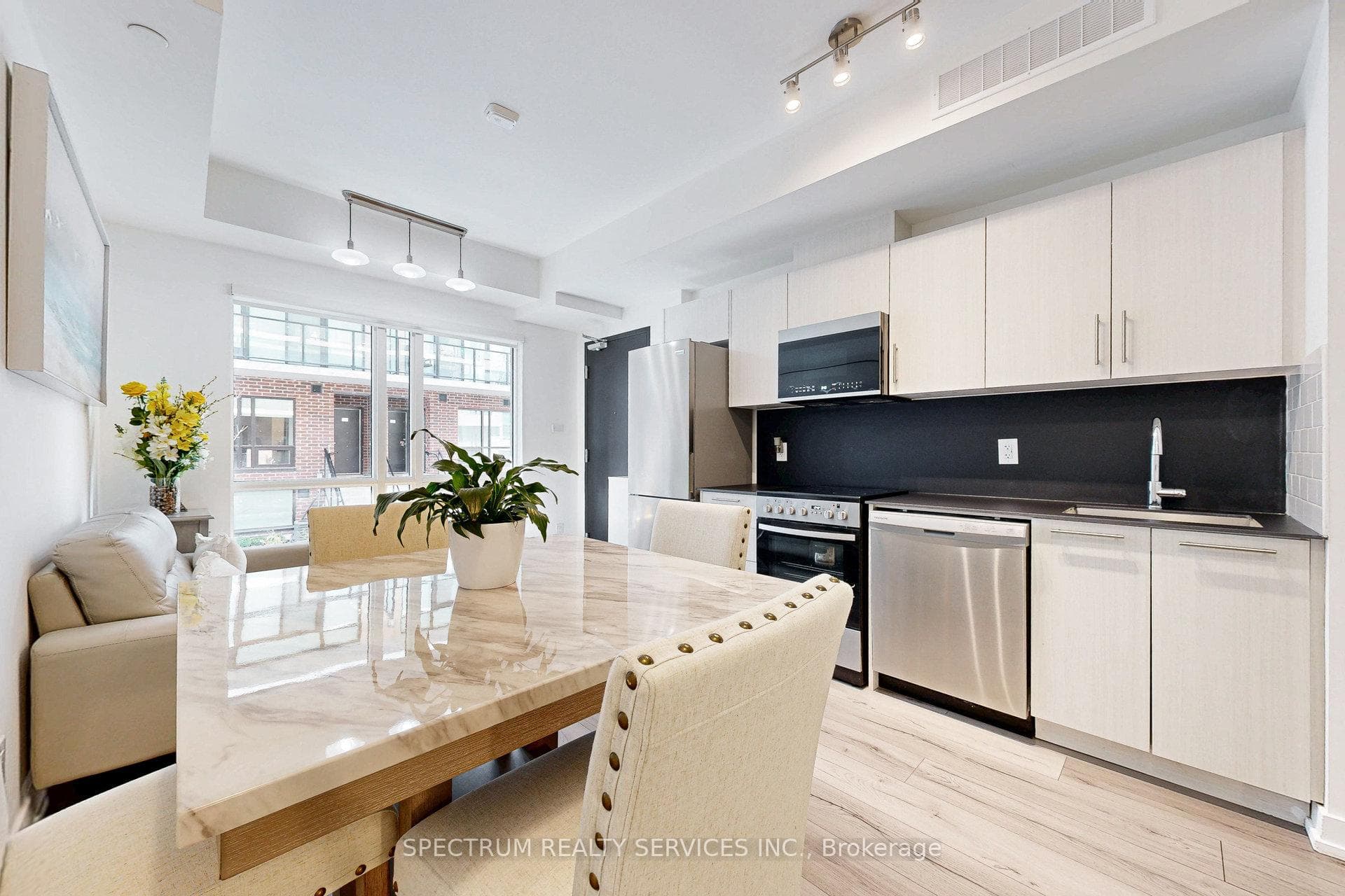 851 SHEPPARD Avenue Unit 4 photo 19