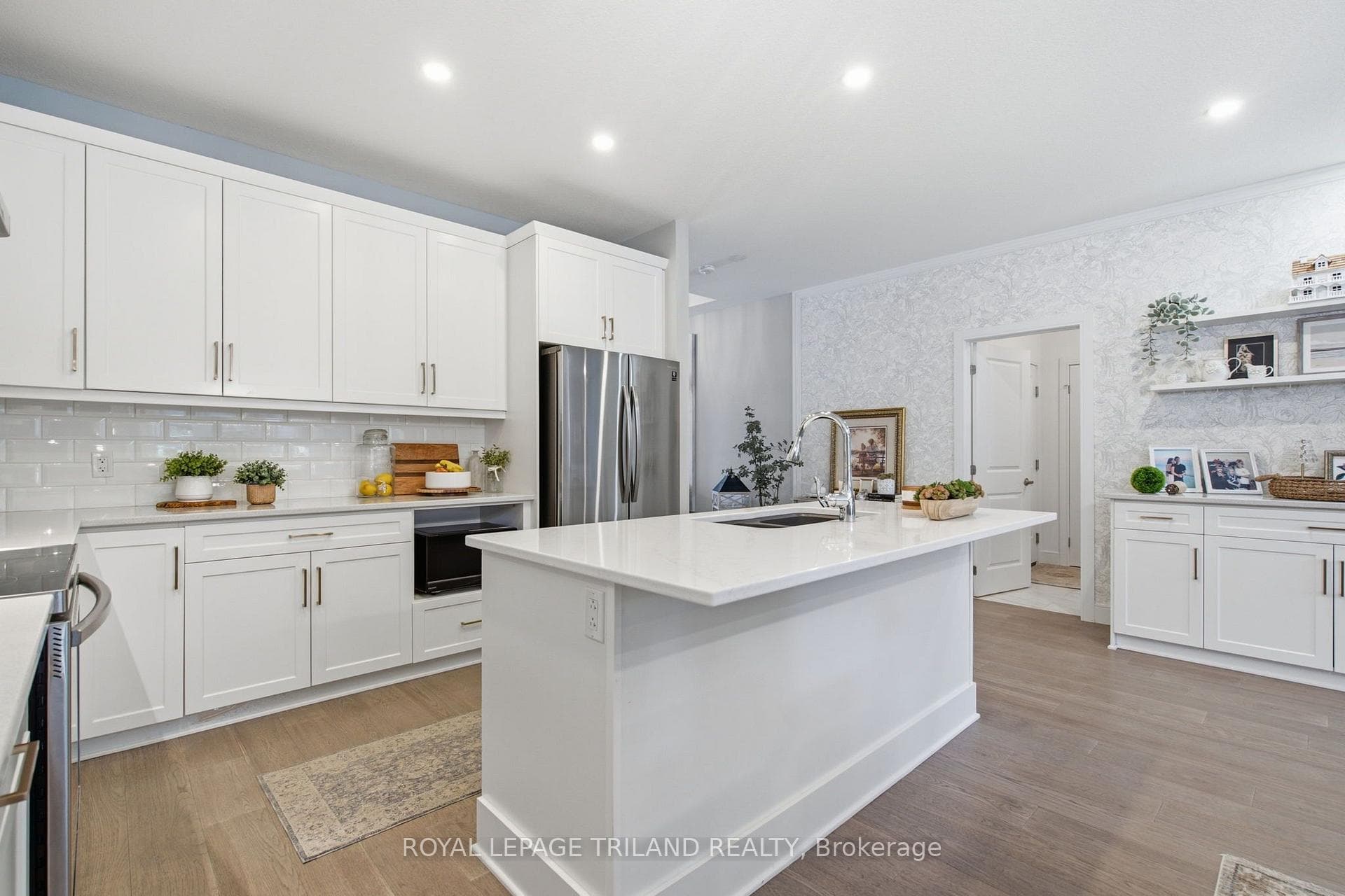 149 Collins Way photo 9