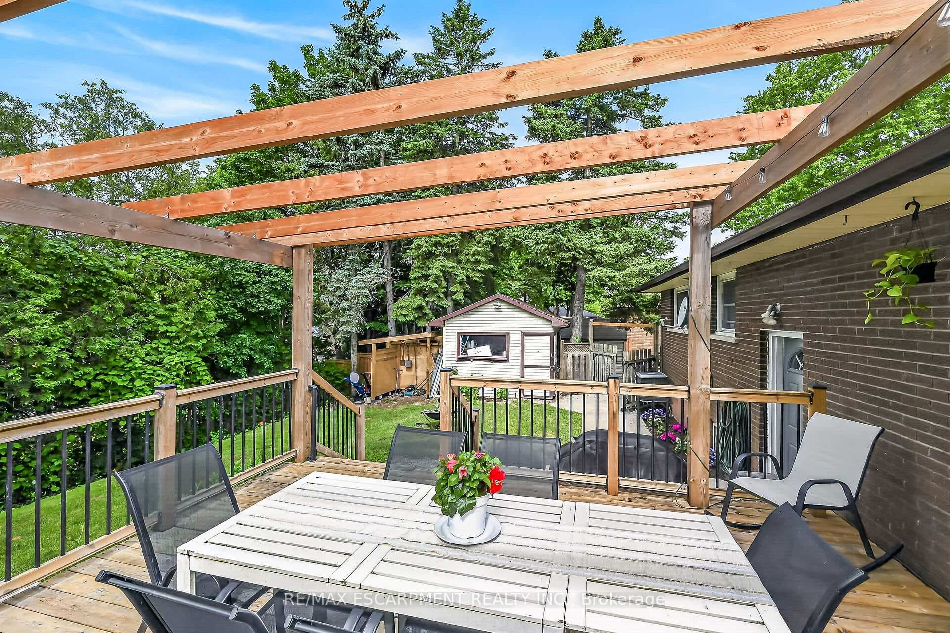 251 Mackenzie Crescent photo 43