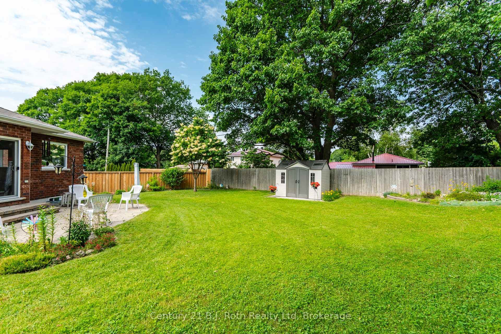 997 Whitney Crescent photo 37