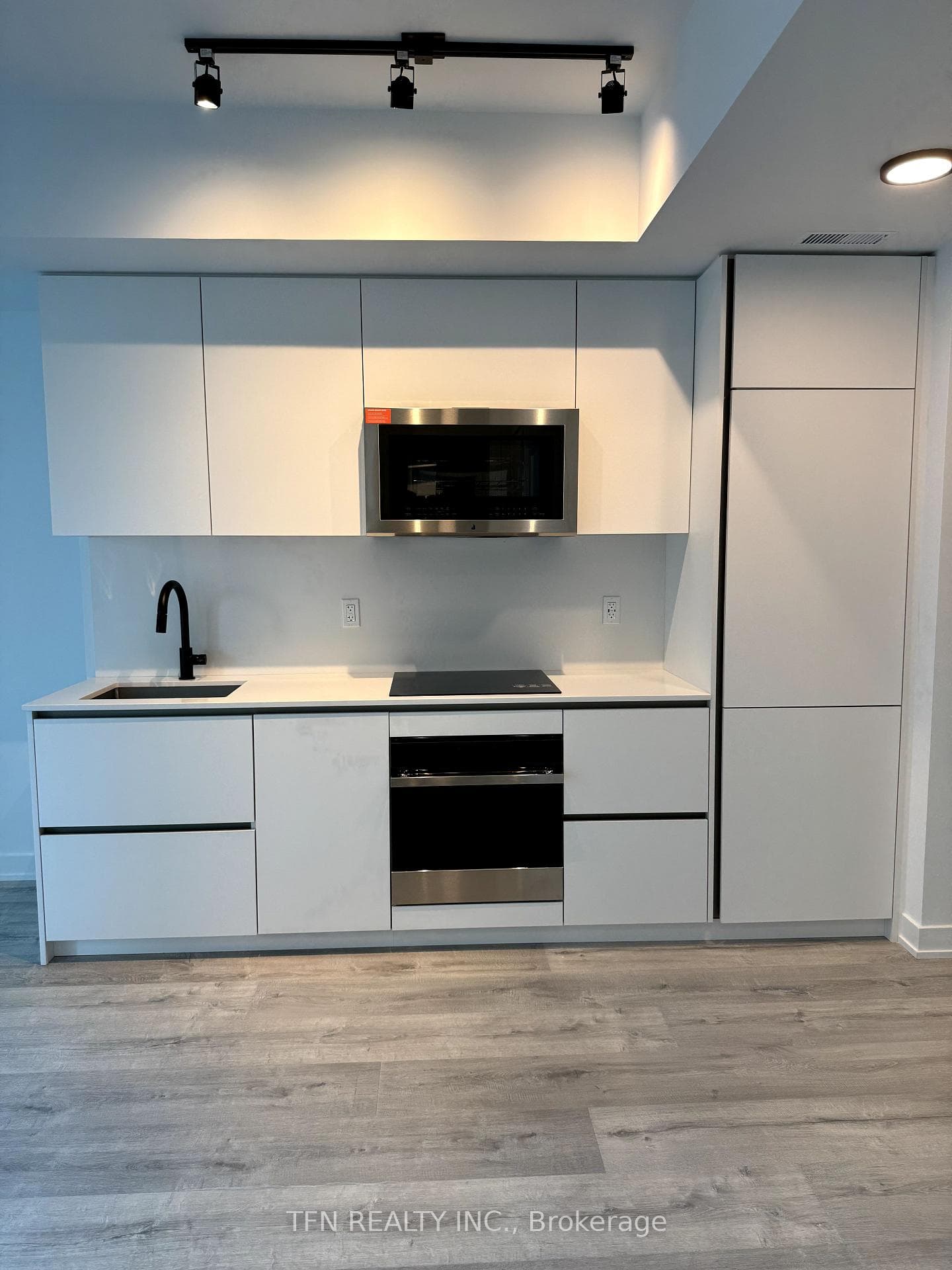 327 King Street Unit 2105 photo 5
