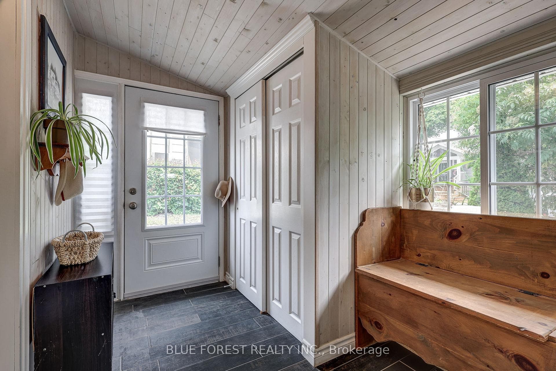 192 MITCHELL Street photo 5