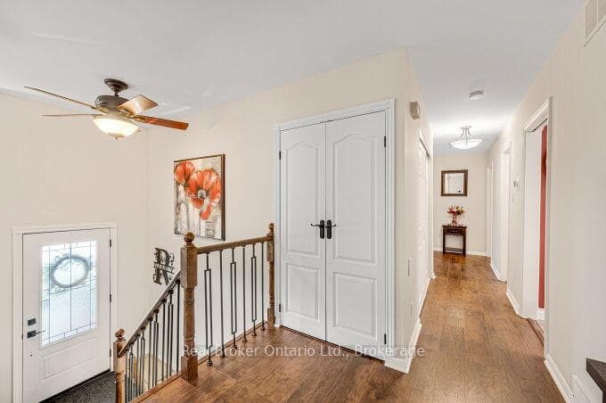4162 Sutherland Crescent photo 4