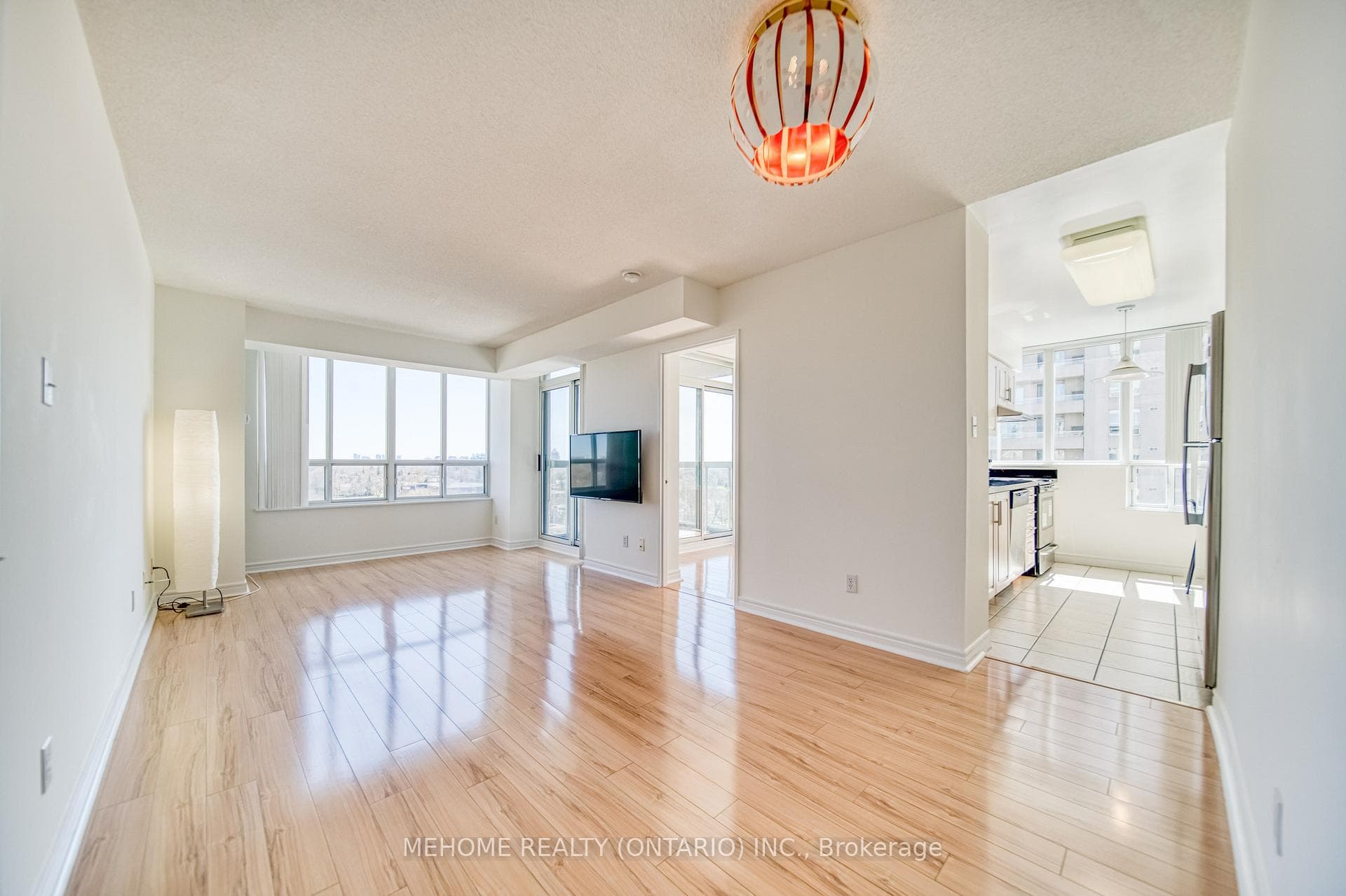 28 Empress Avenue Unit 1611 photo 6