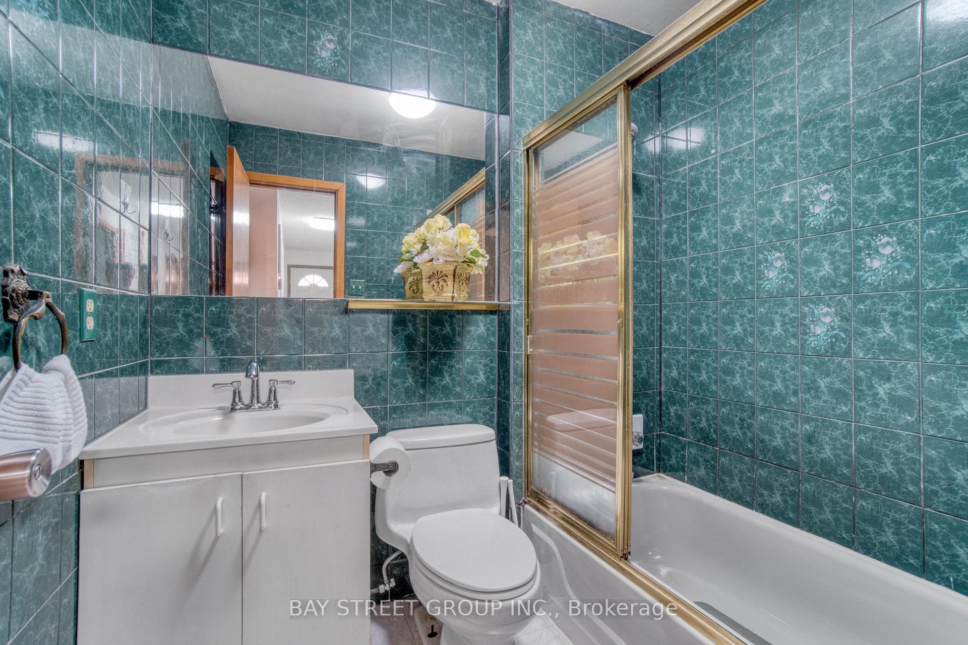 2ND 4 PC BATHROOM (GROUND LEVEL)