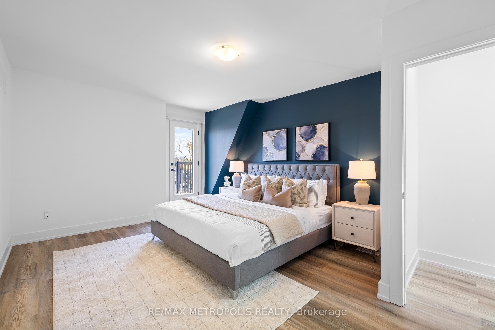 447 Lansdowne Avenue Unit UPPER photo 22