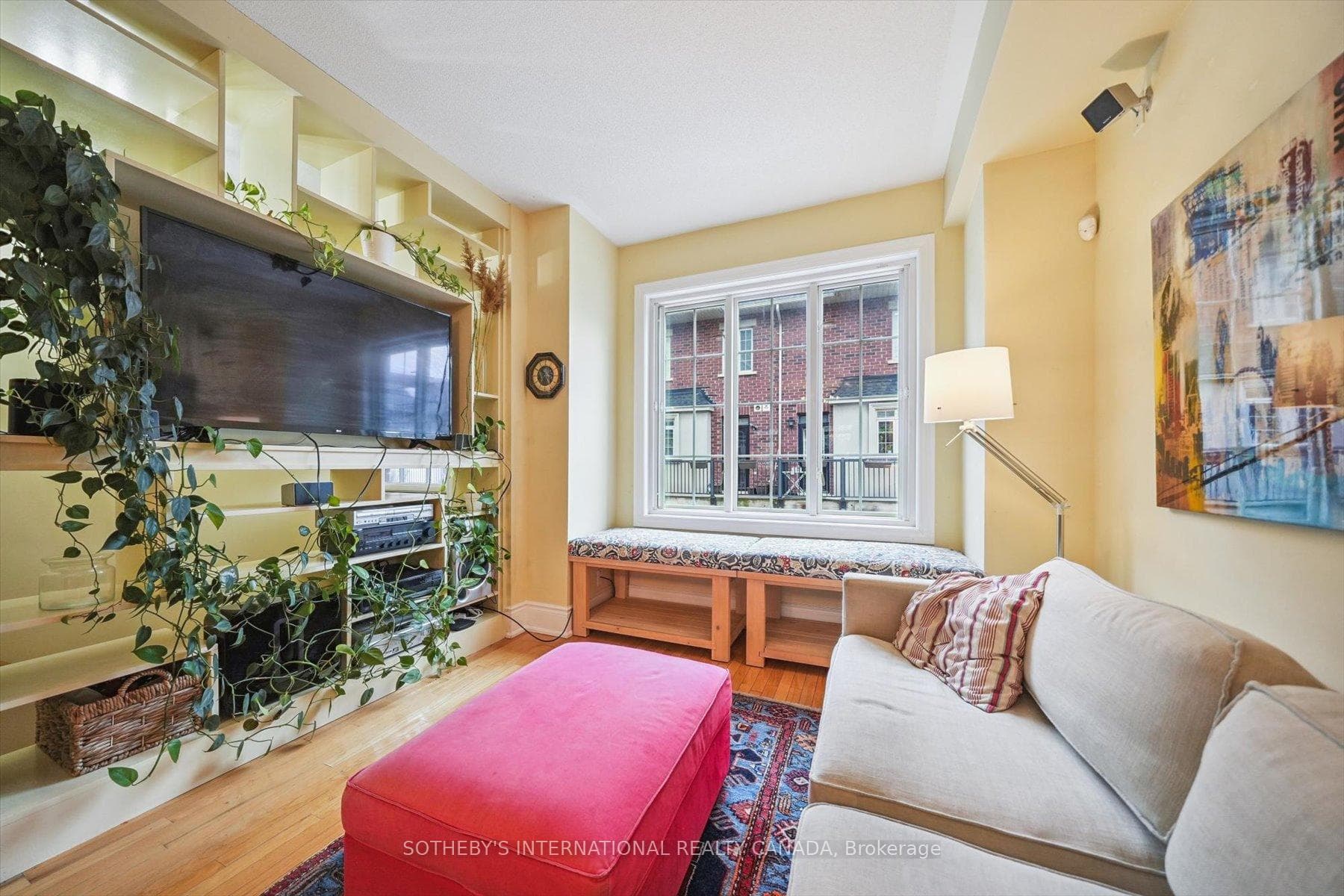 21 Streight Lane photo 8