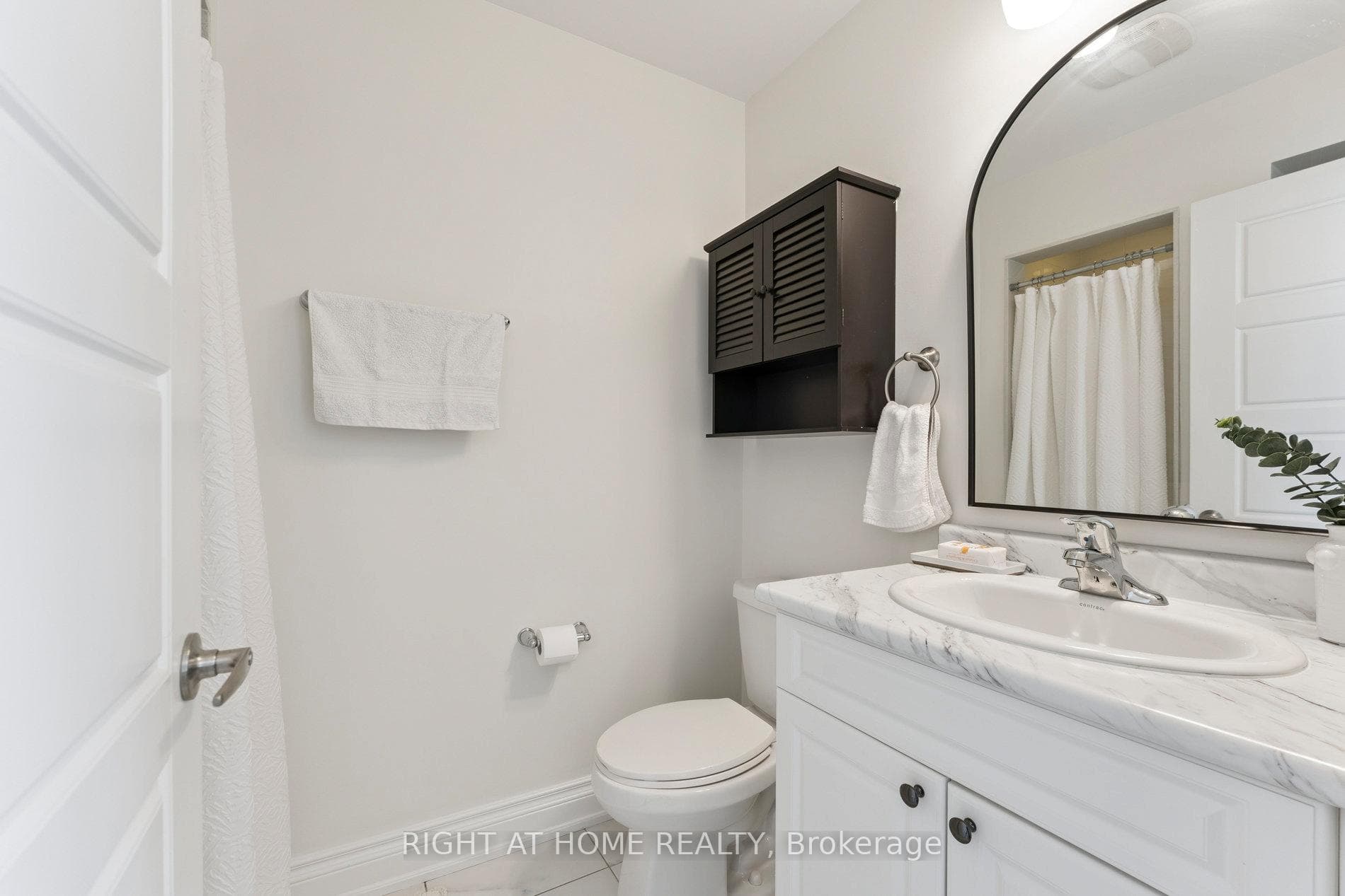 1137 Duignan Crescent photo 29