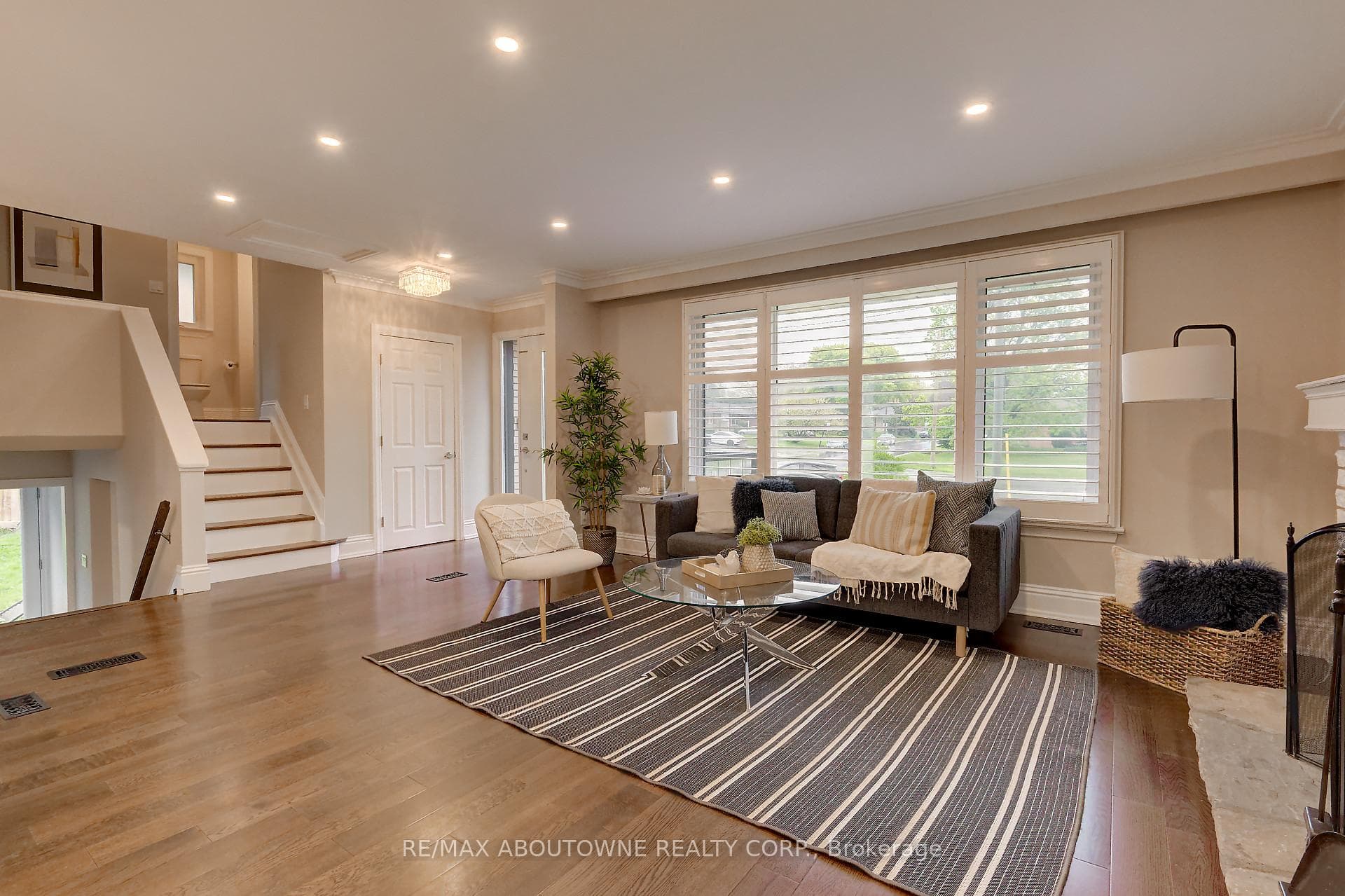 255 Wales Crescent photo 19
