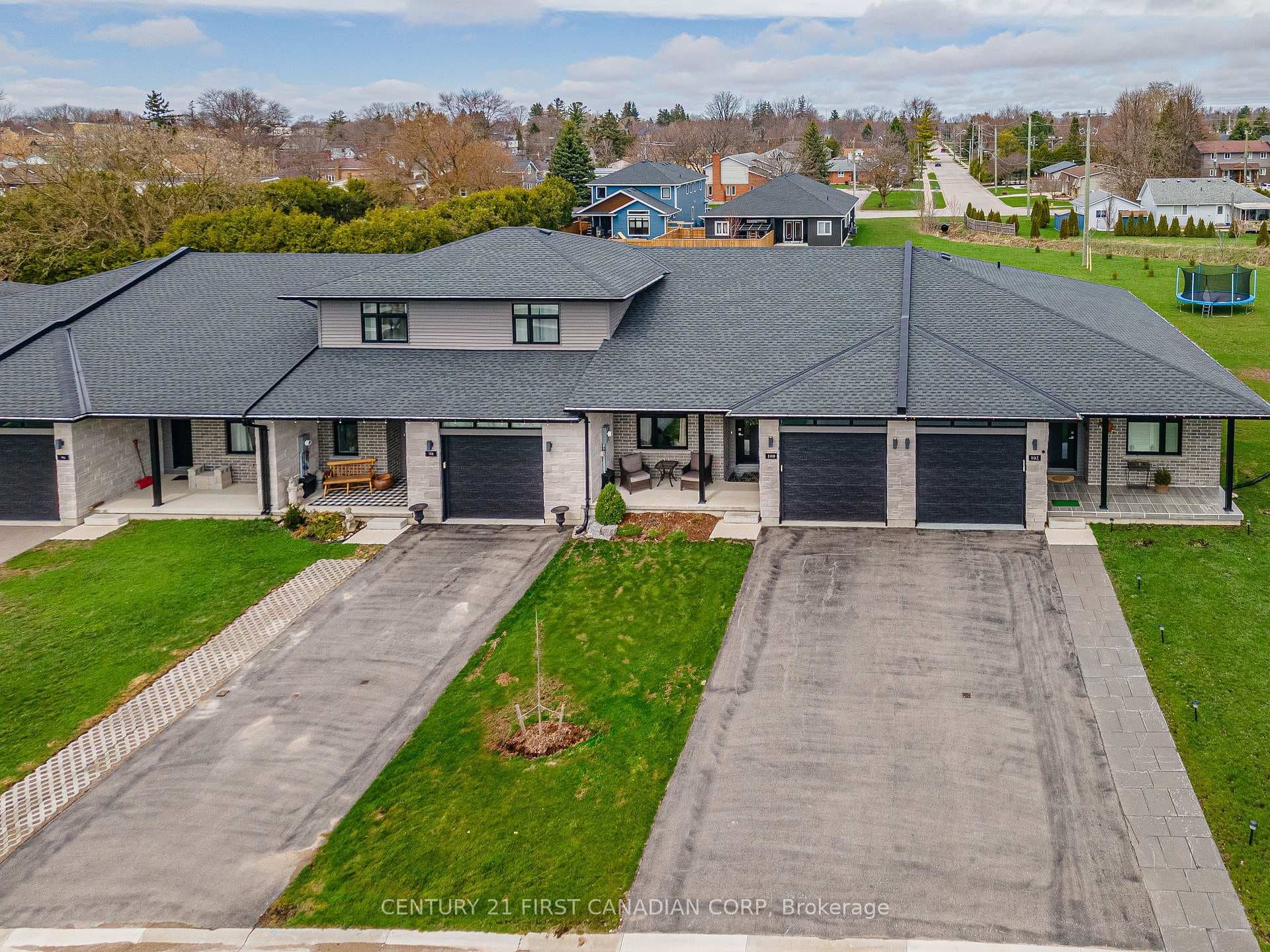 100 Rowe Avenue photo 40