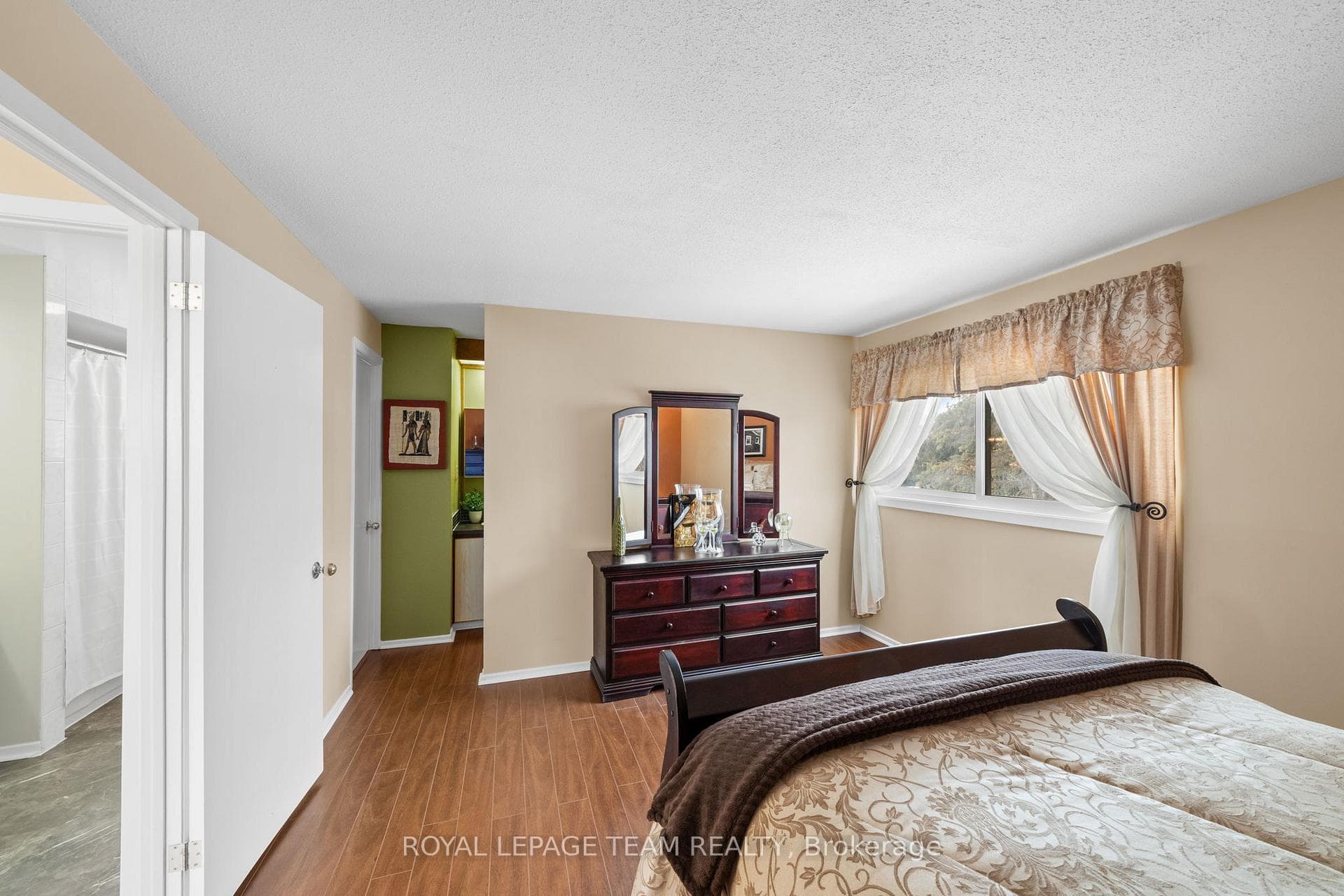 7942 Decarie Drive photo 15