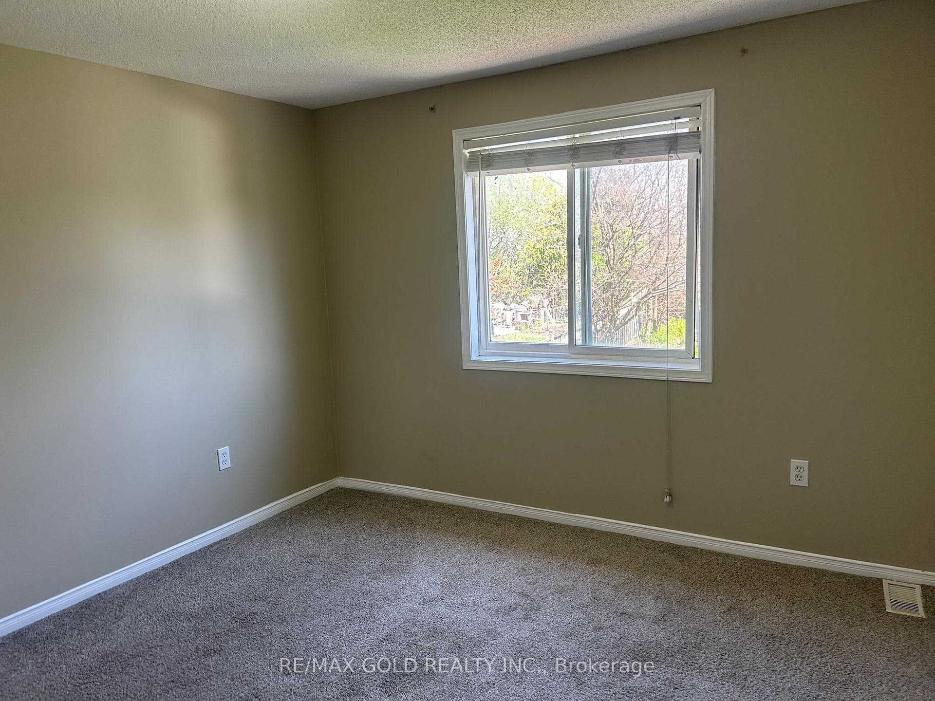 283 Newport Drive Unit Upper Level photo 20