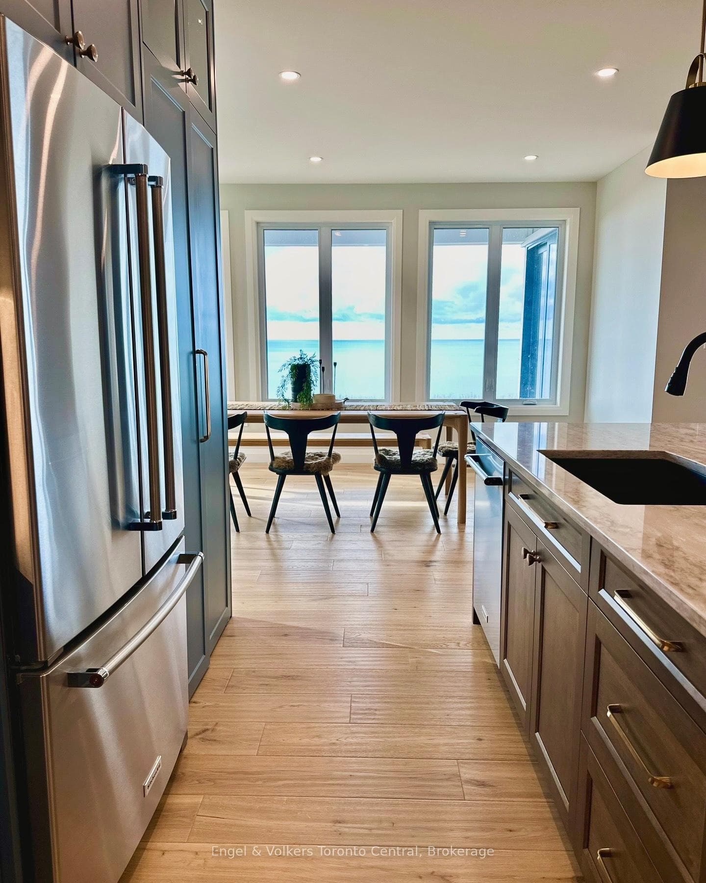 464 Coast Drive photo 18